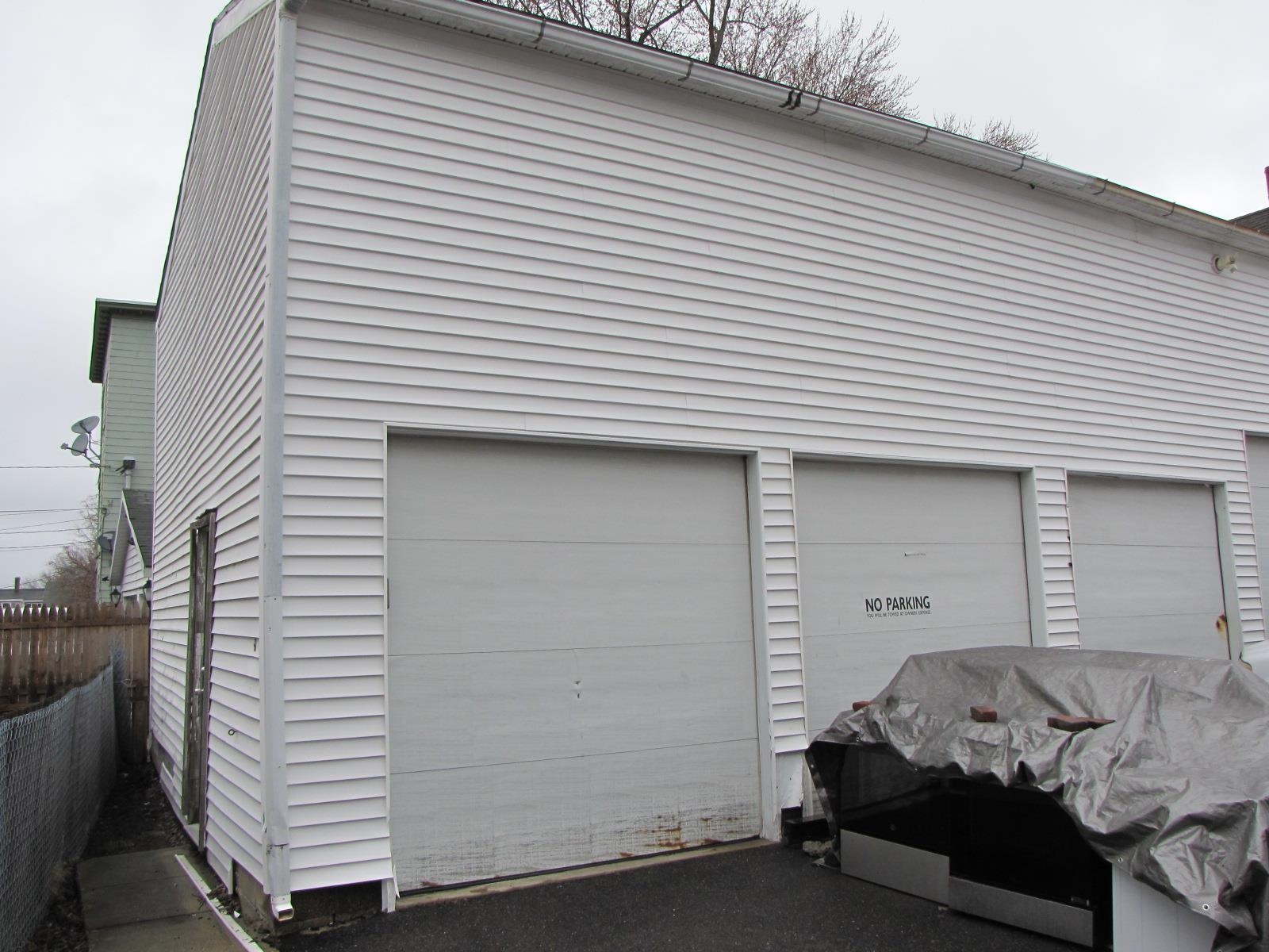 3 Mcilvin St, Manchester, NH 03103