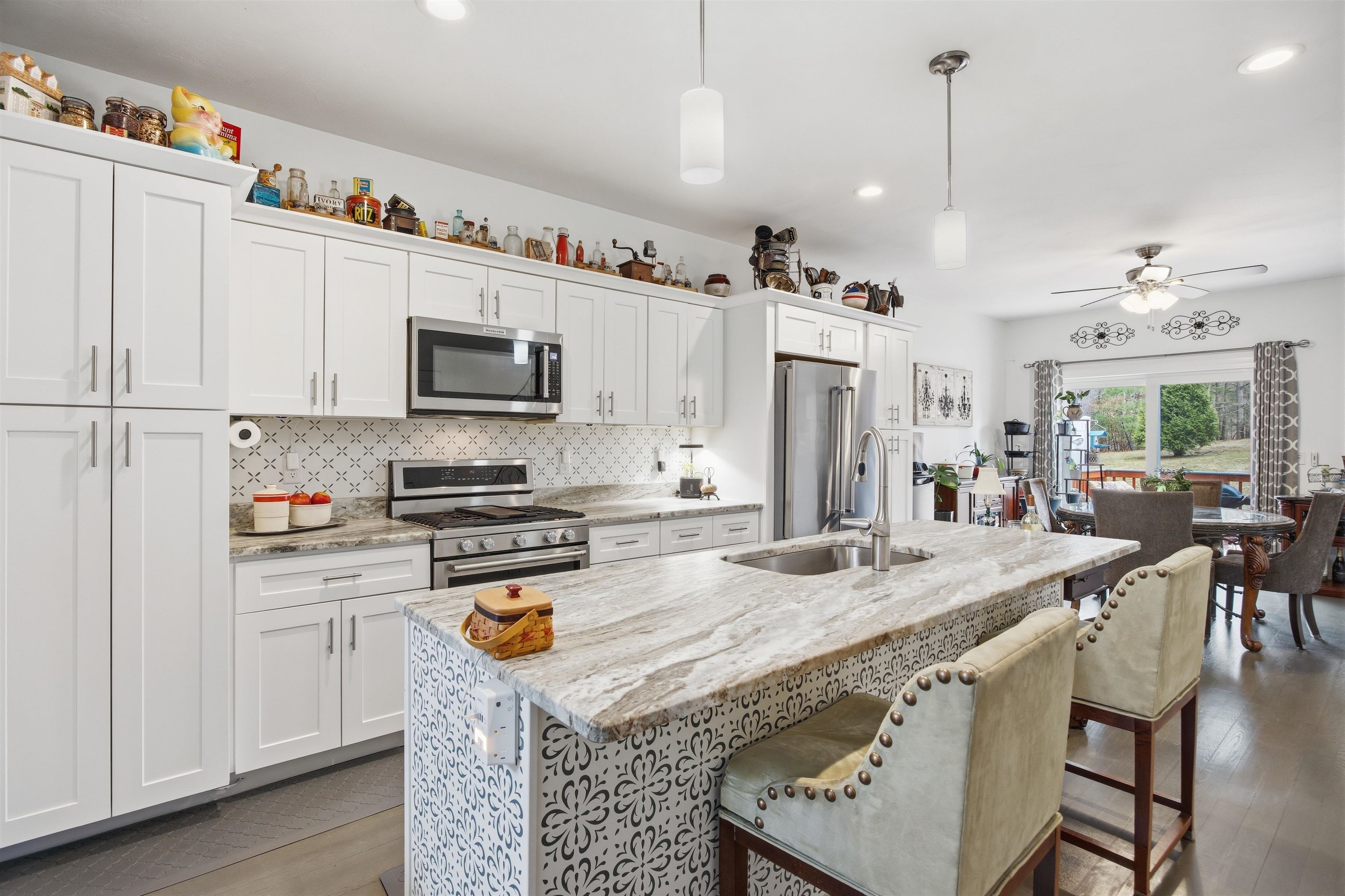 93 Trail Haven Dr, Londonderry, NH 03053