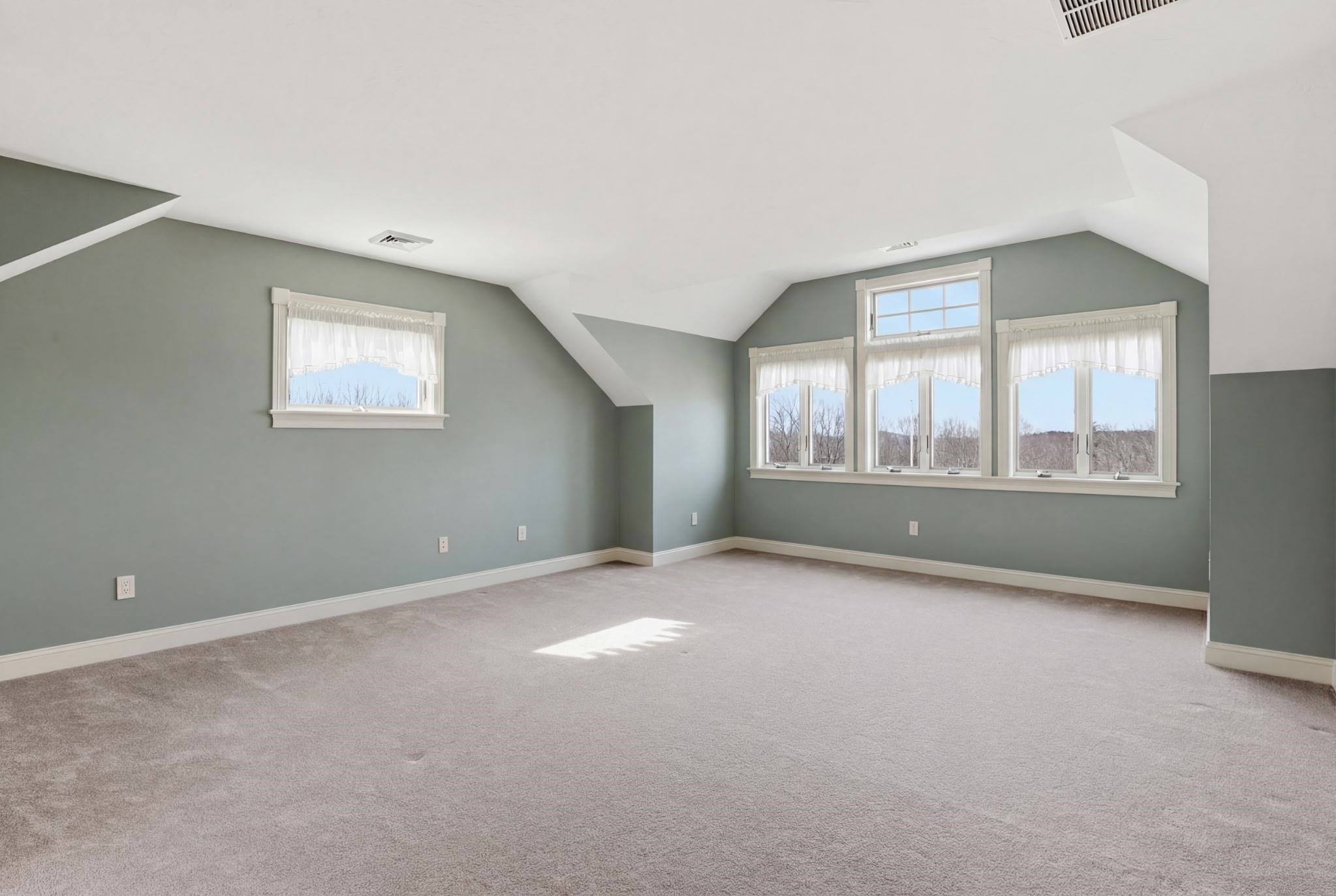 955 Catamount Rd, Pittsfield, NH 03263