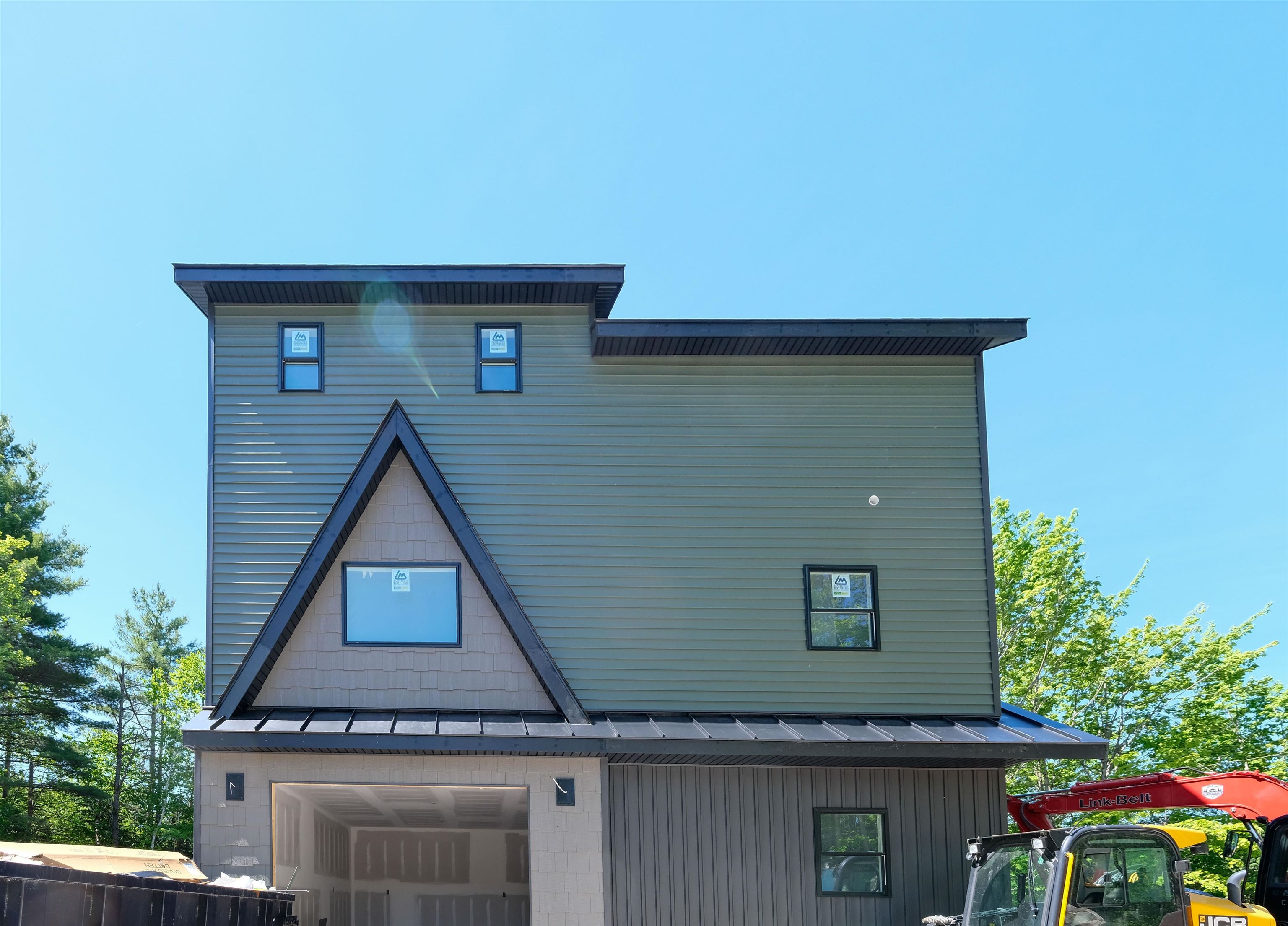 Southern side of house - garage underneath 25475230