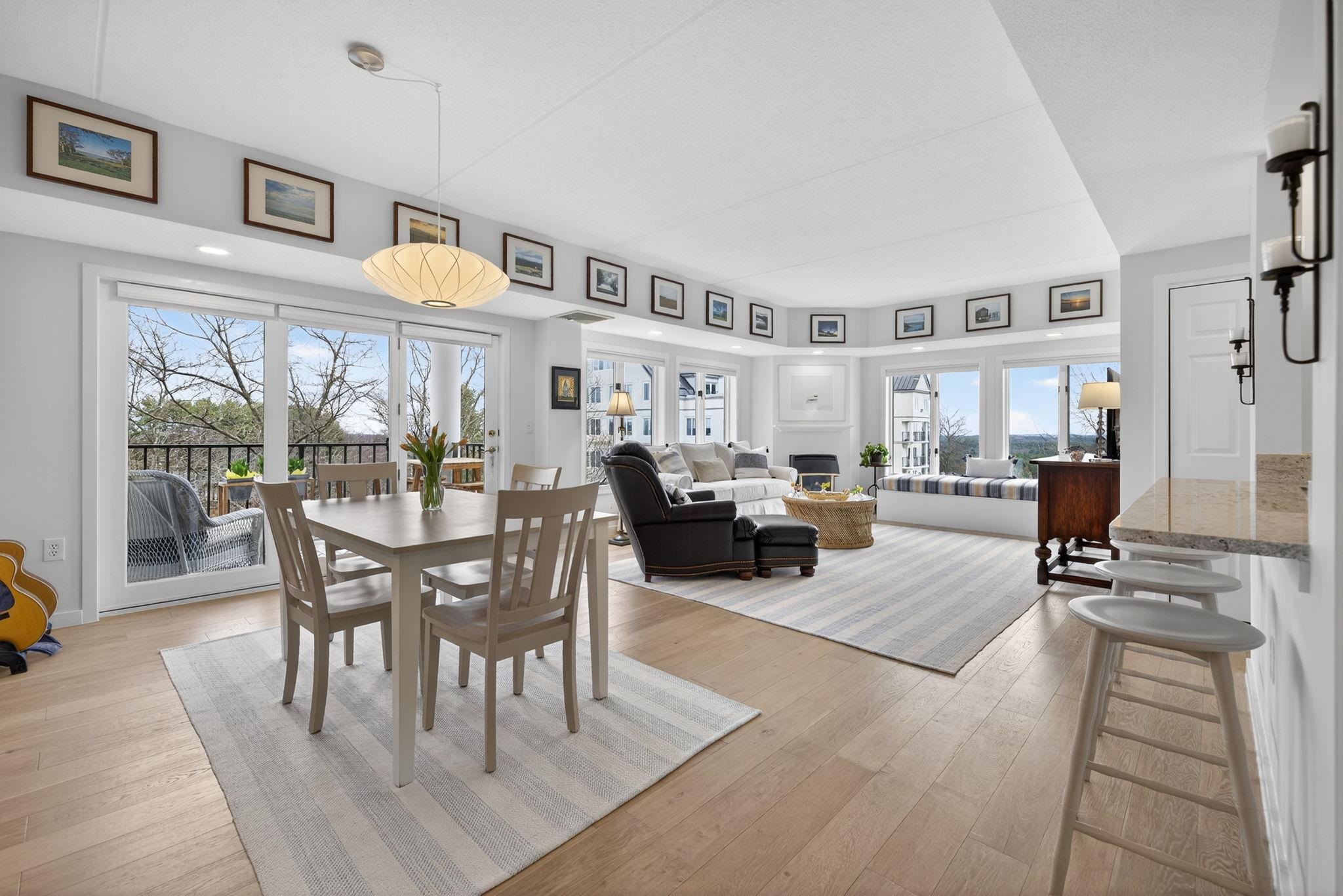 12 Mountain Laurels Dr, Nashua, NH 03062