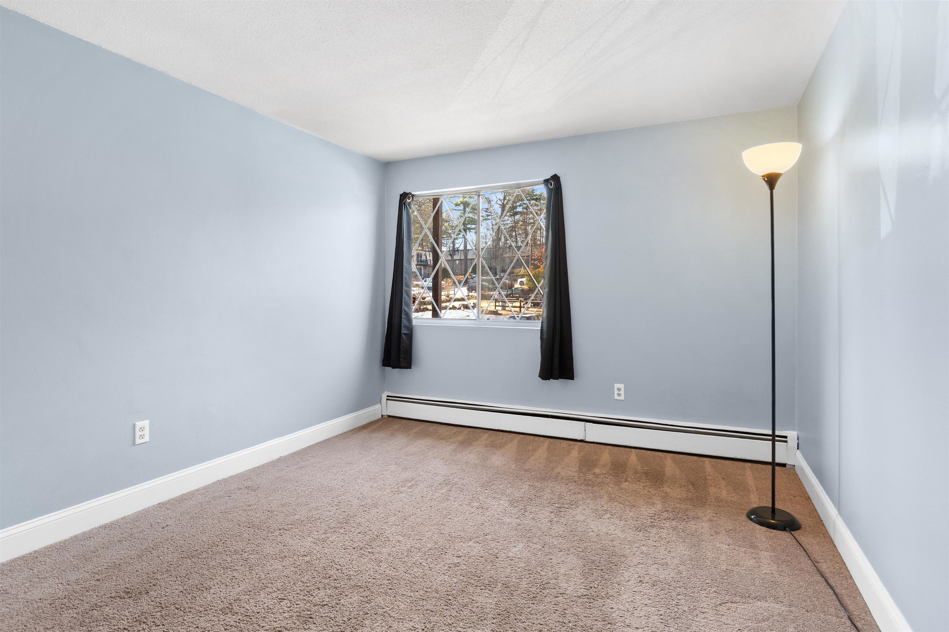 2 Silvestri Cir, Derry, NH 03038