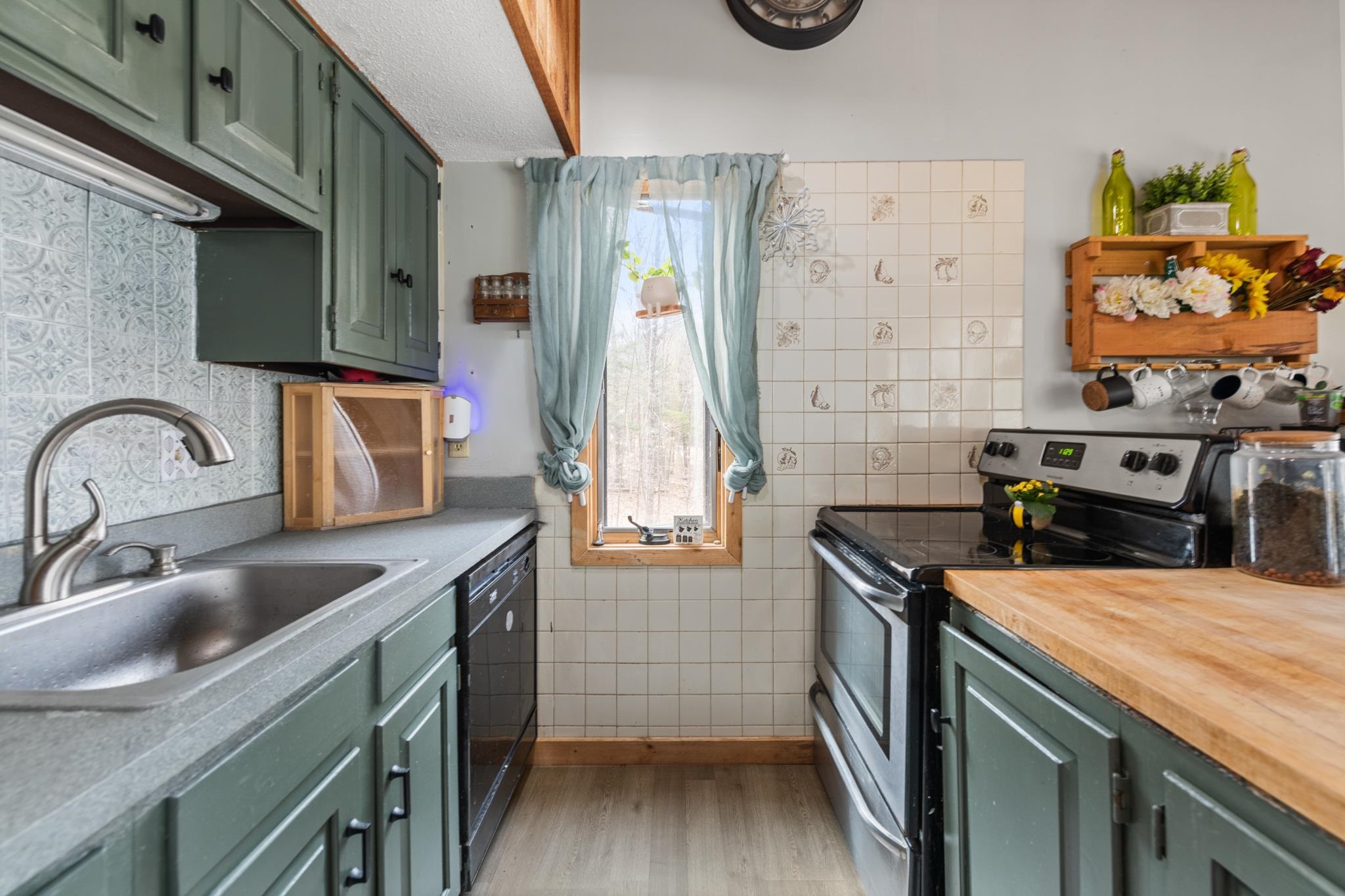 14 Webster Ct, Campton, NH 03223