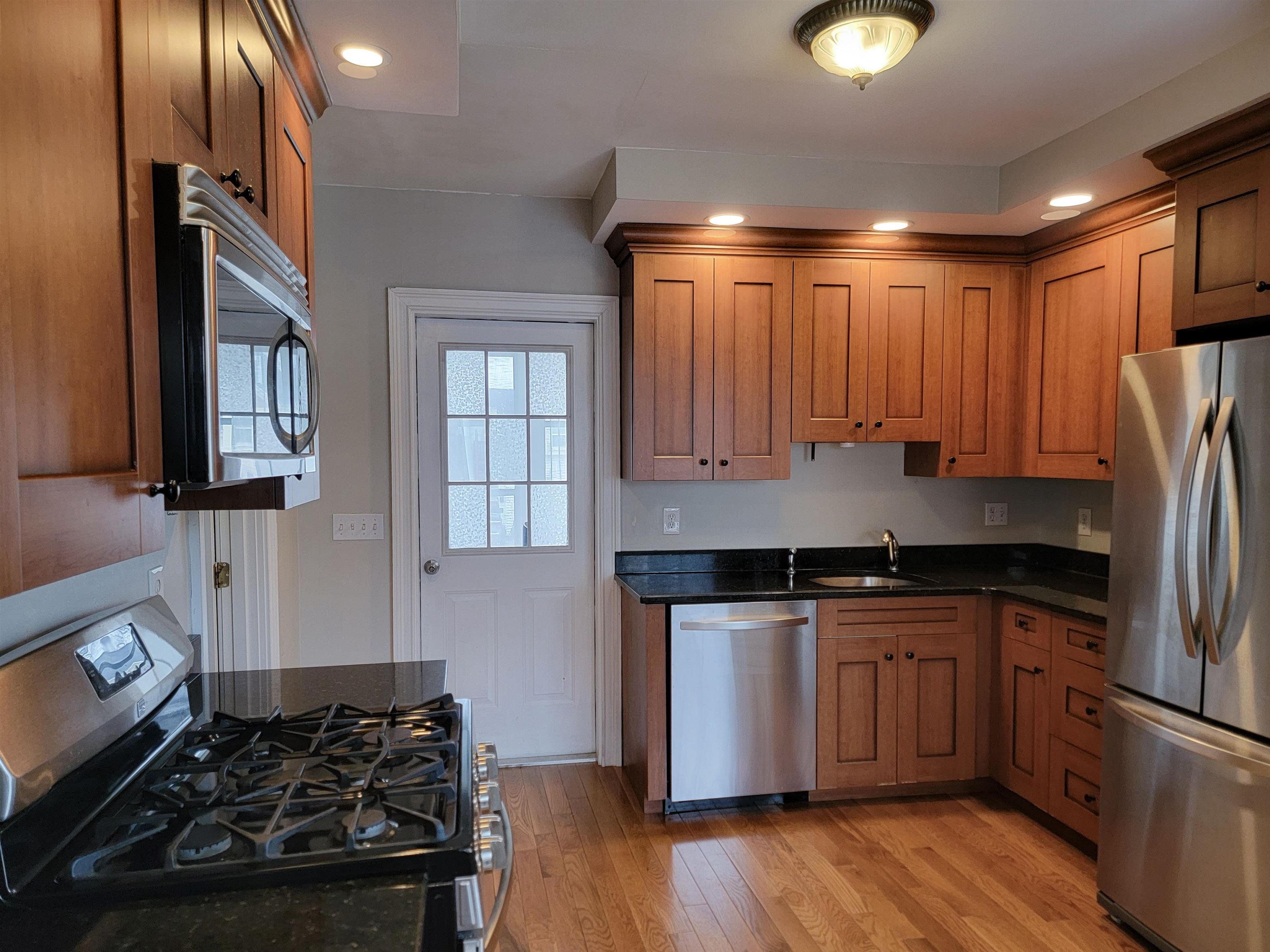 112 Cass St, Portsmouth, NH 03801
