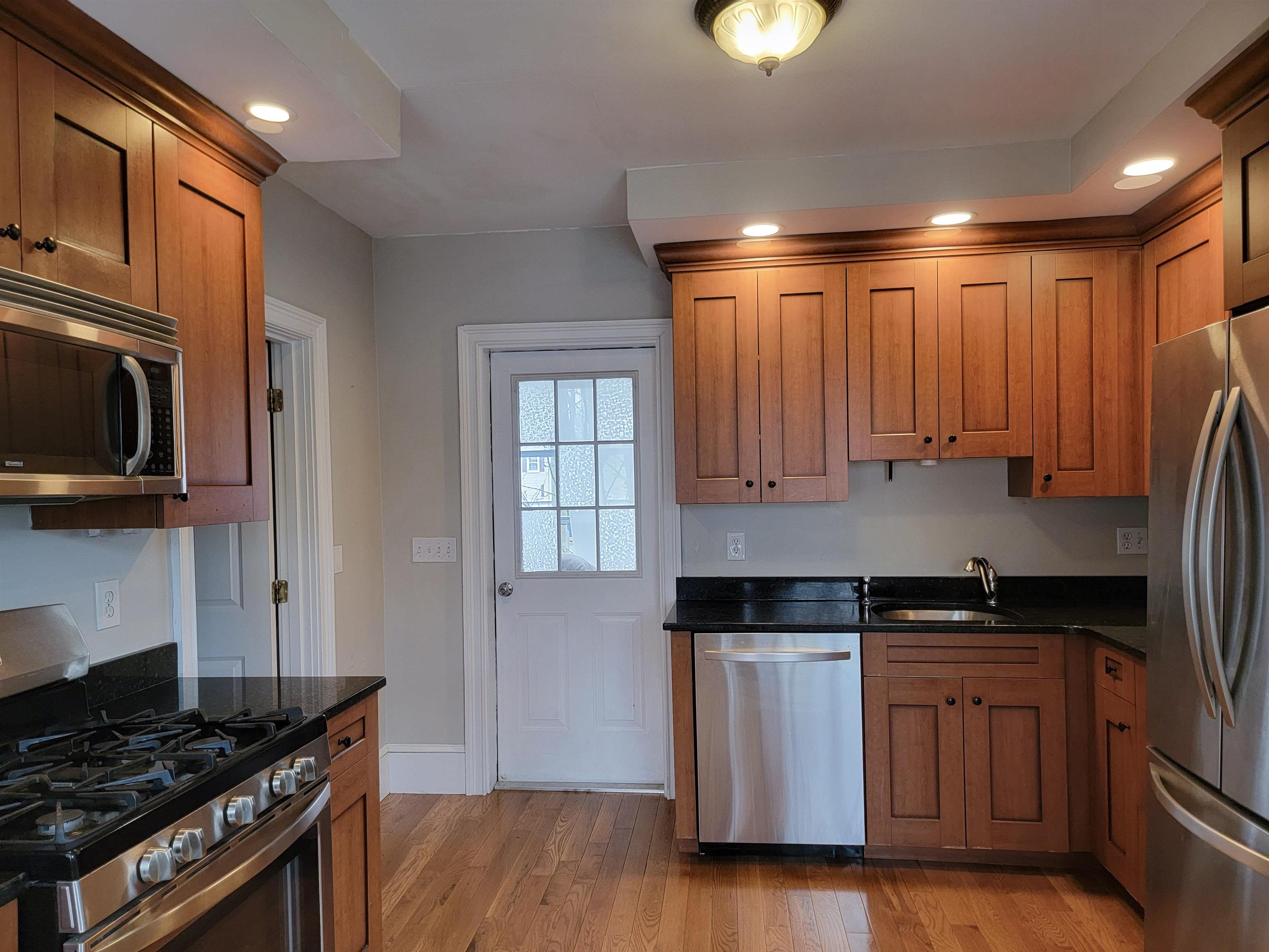 112 Cass St, Portsmouth, NH 03801