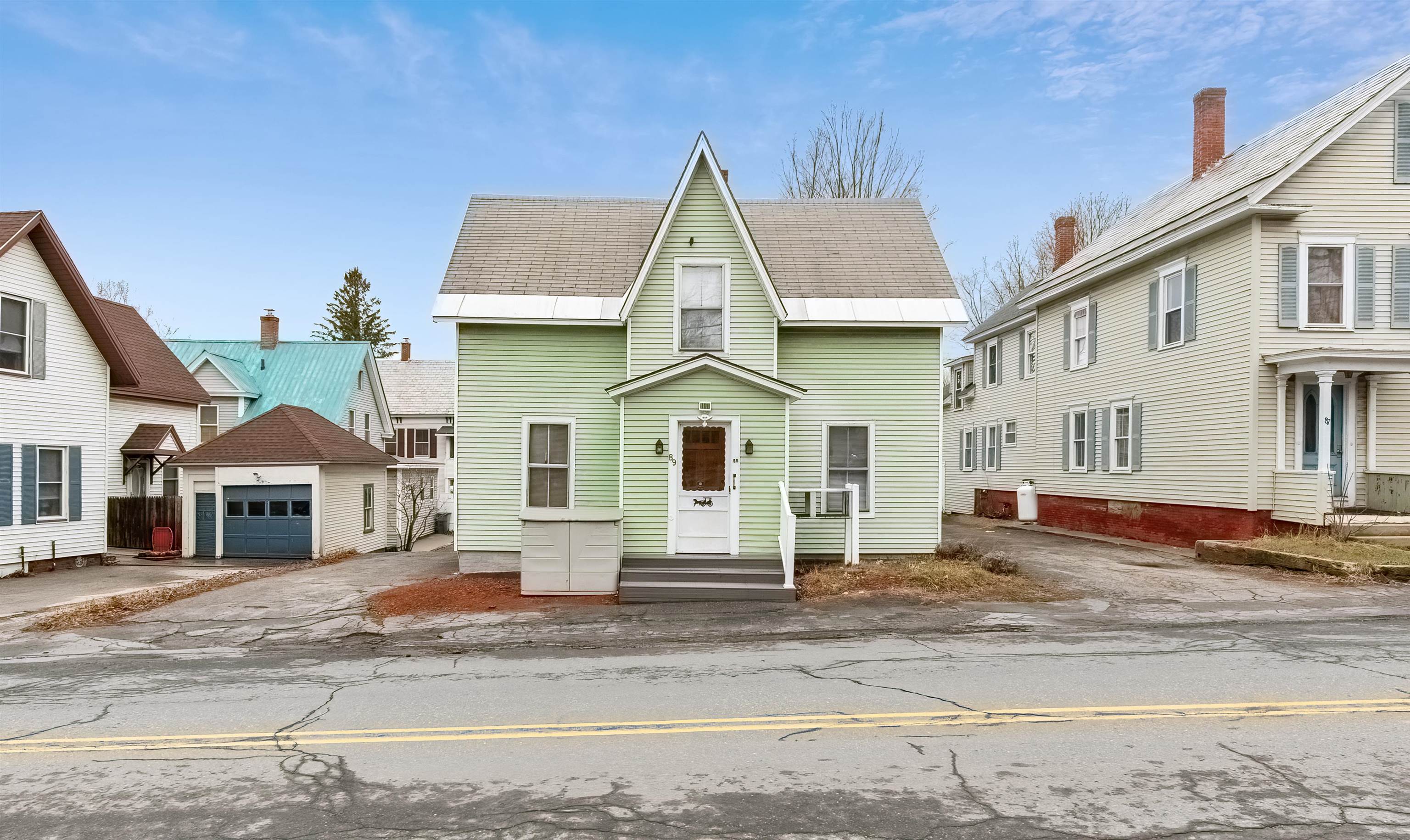 89 Summer St, Claremont, NH 03743