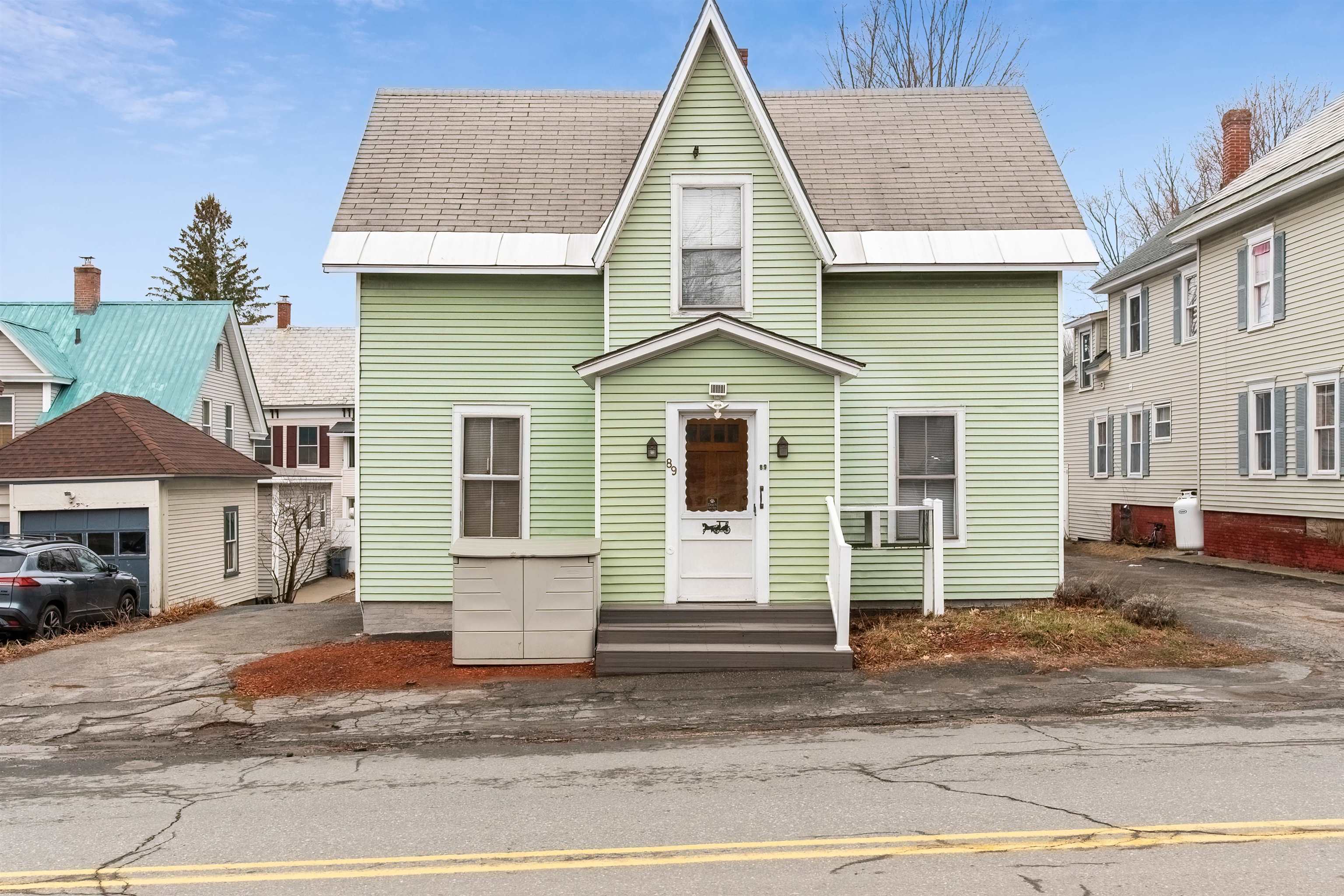 89 Summer St, Claremont, NH 03743