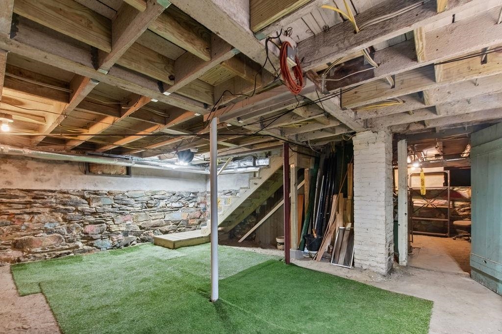 89 Summer St, Claremont, NH 03743