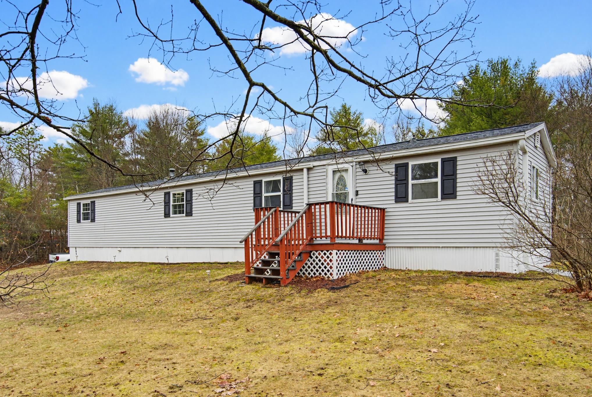 12 Acre St, Raymond, NH 03077