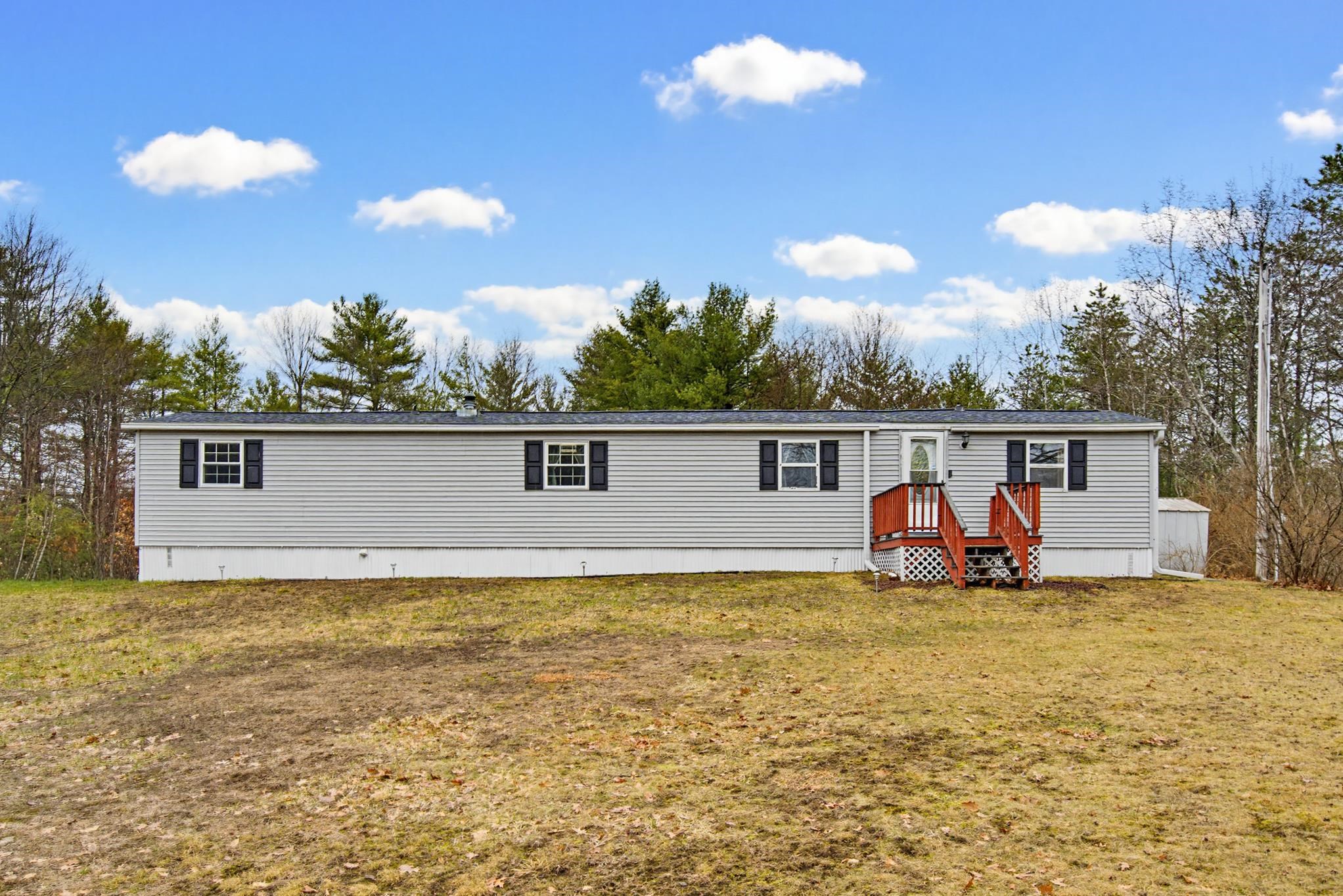 12 Acre St, Raymond, NH 03077