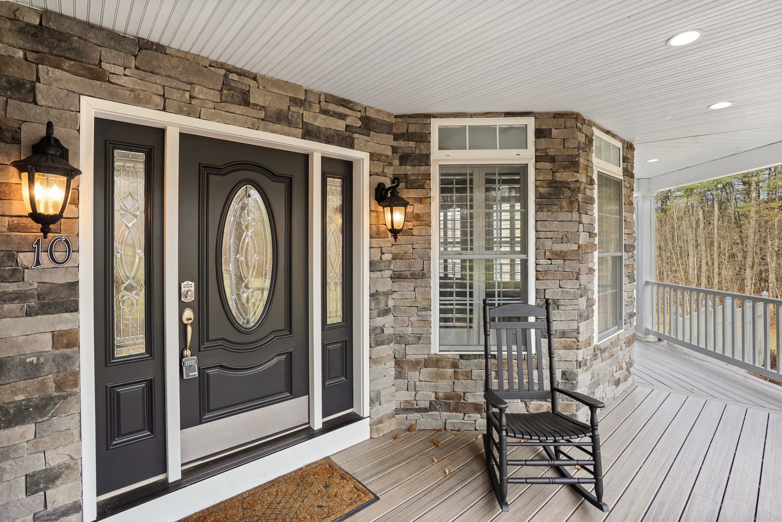 10 Woodland Dr, Hudson, NH 03051