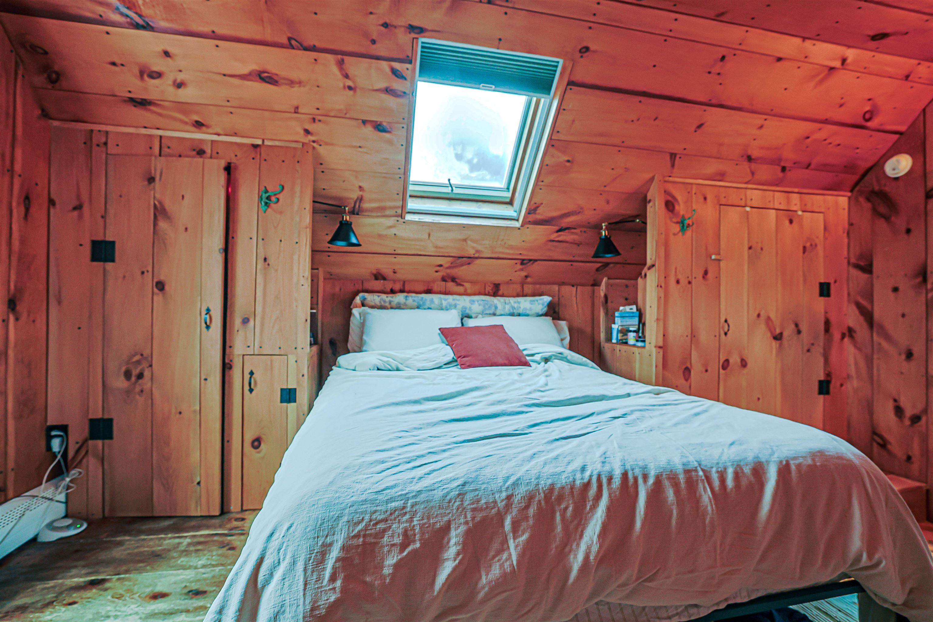 60 Wilder St, Peterborough, NH 03458