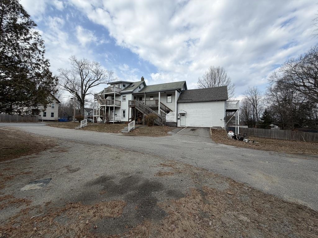 28 East St, Claremont, NH 03743