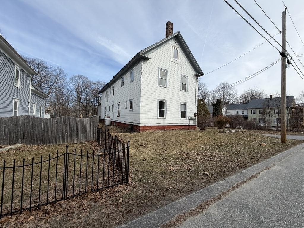 28 East St, Claremont, NH 03743
