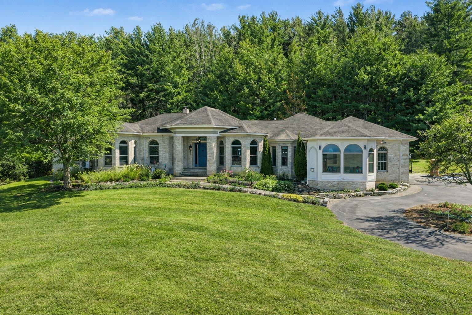 11 Cedar Hill Dr, St Albans Town, VT 05478