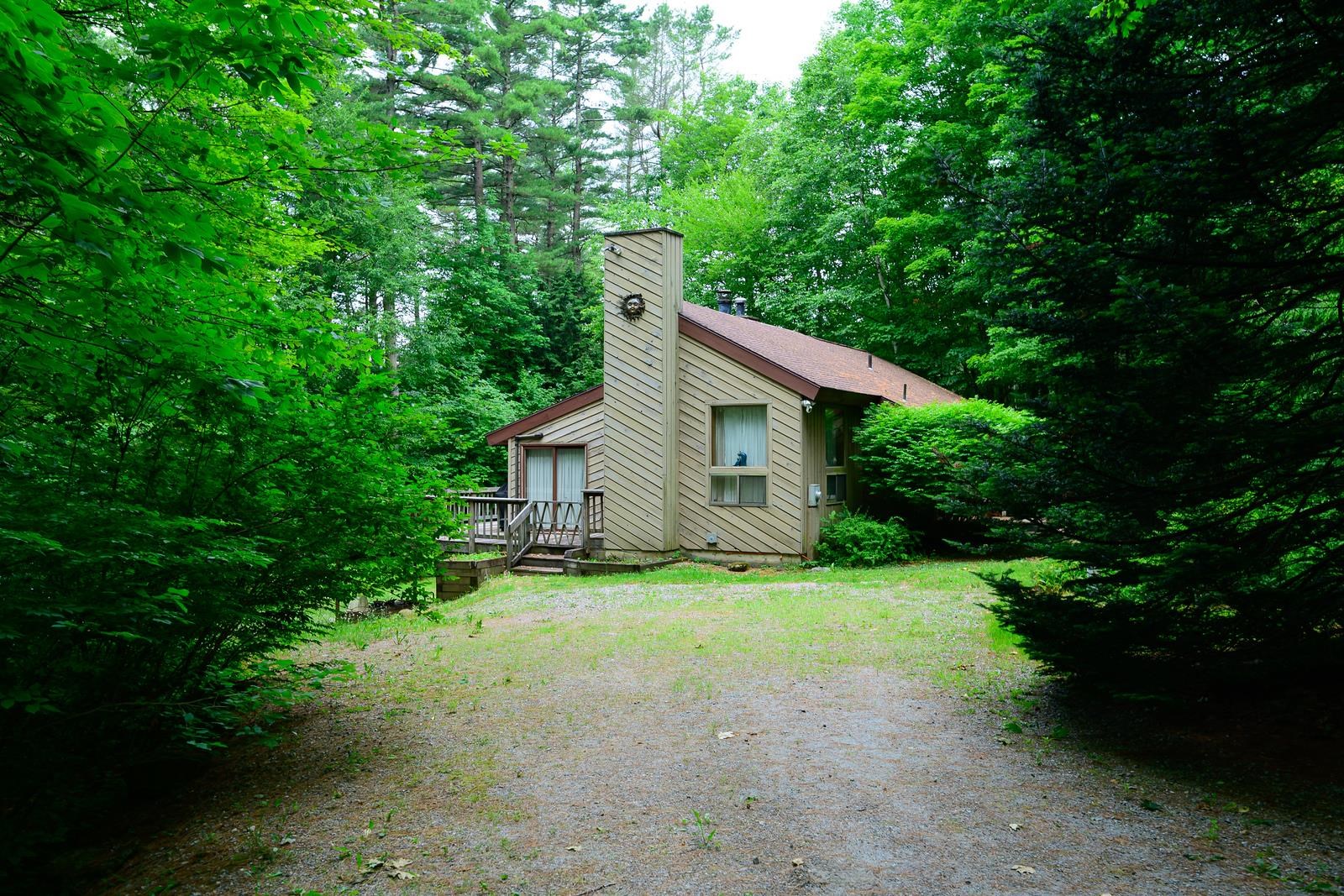 303 Lakeshore Dr, Sandisfield, MA 01255