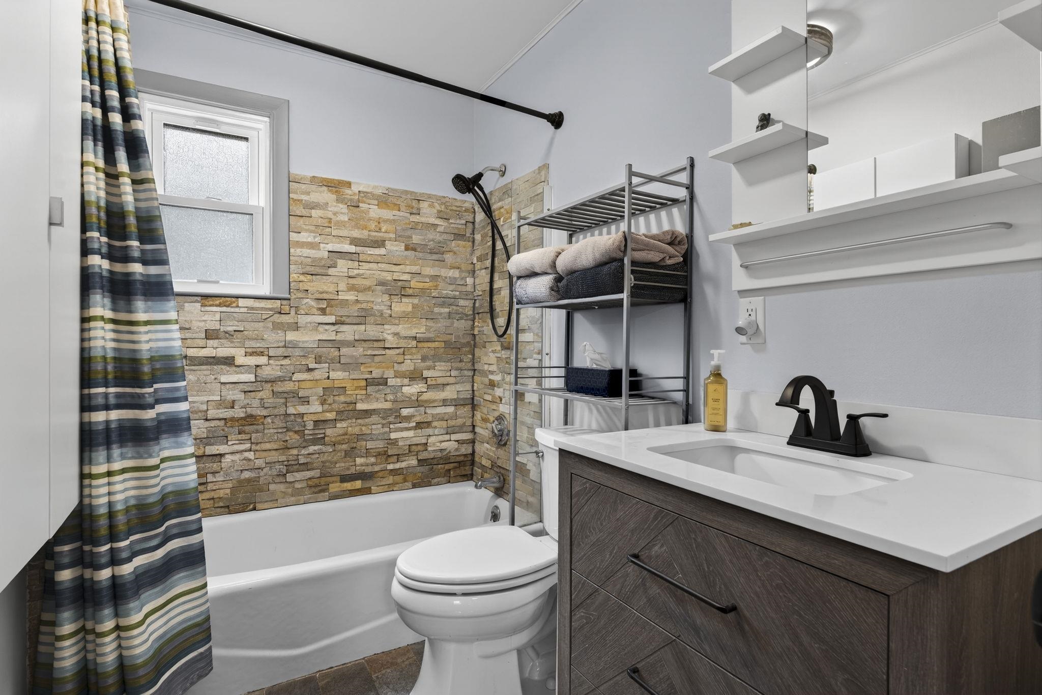 65 N River Rd, Epping, NH 03042