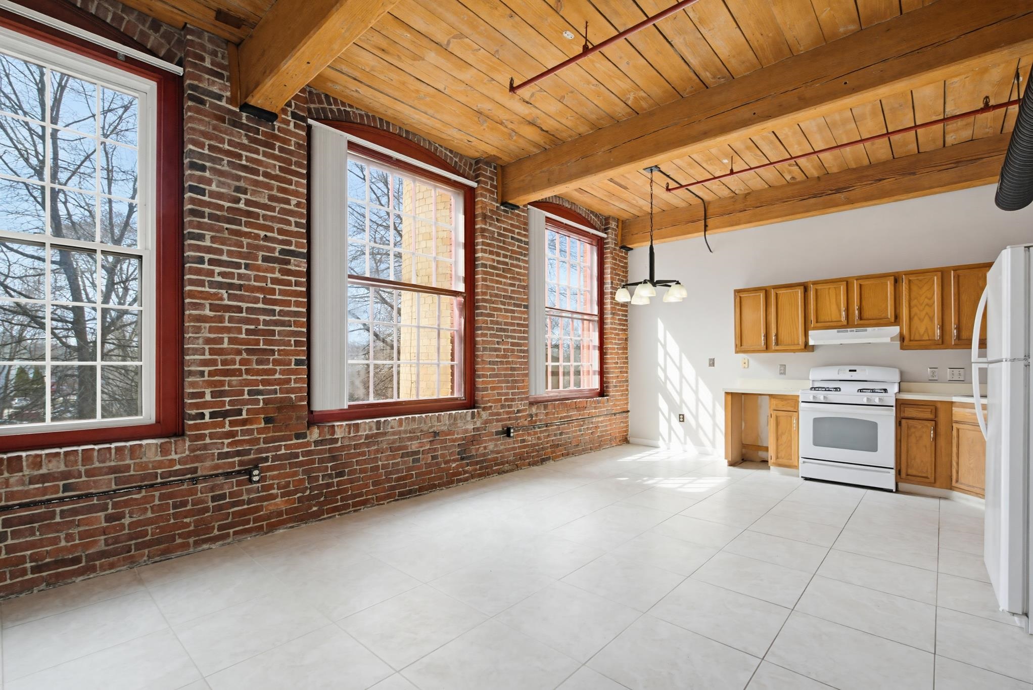 470 Silver St #205, Manchester, NH 03103