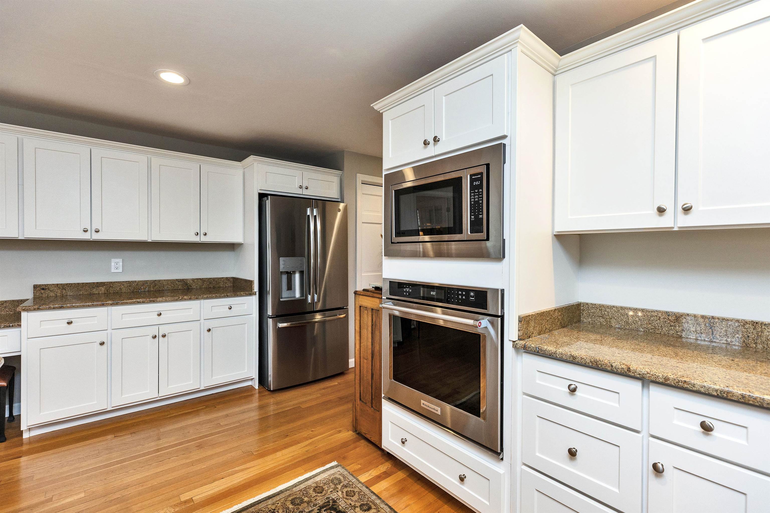 7 Village Woods Dr, Amherst, NH 03031