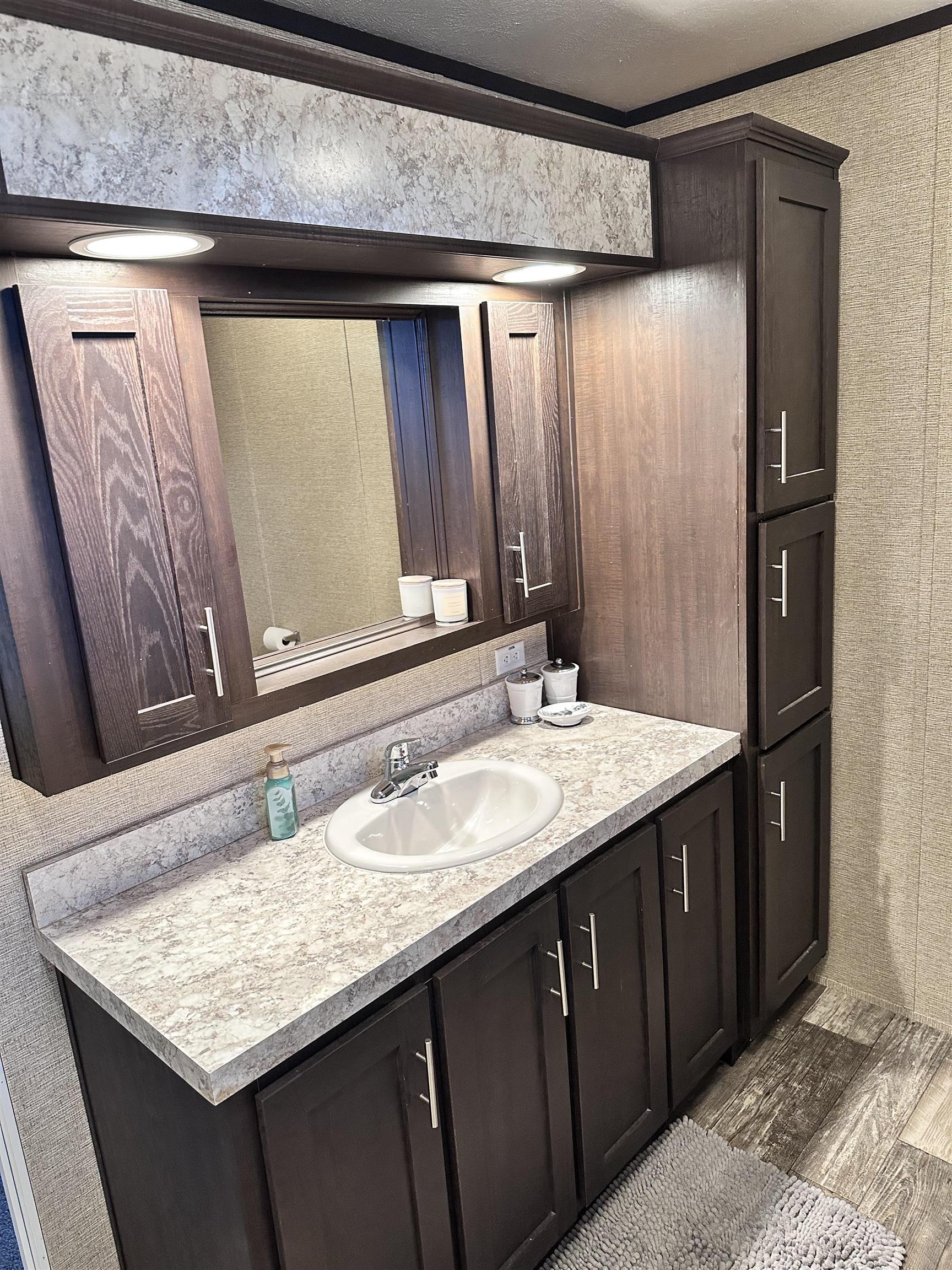 20 Royal Crest Pk, Rochester, NH 03867