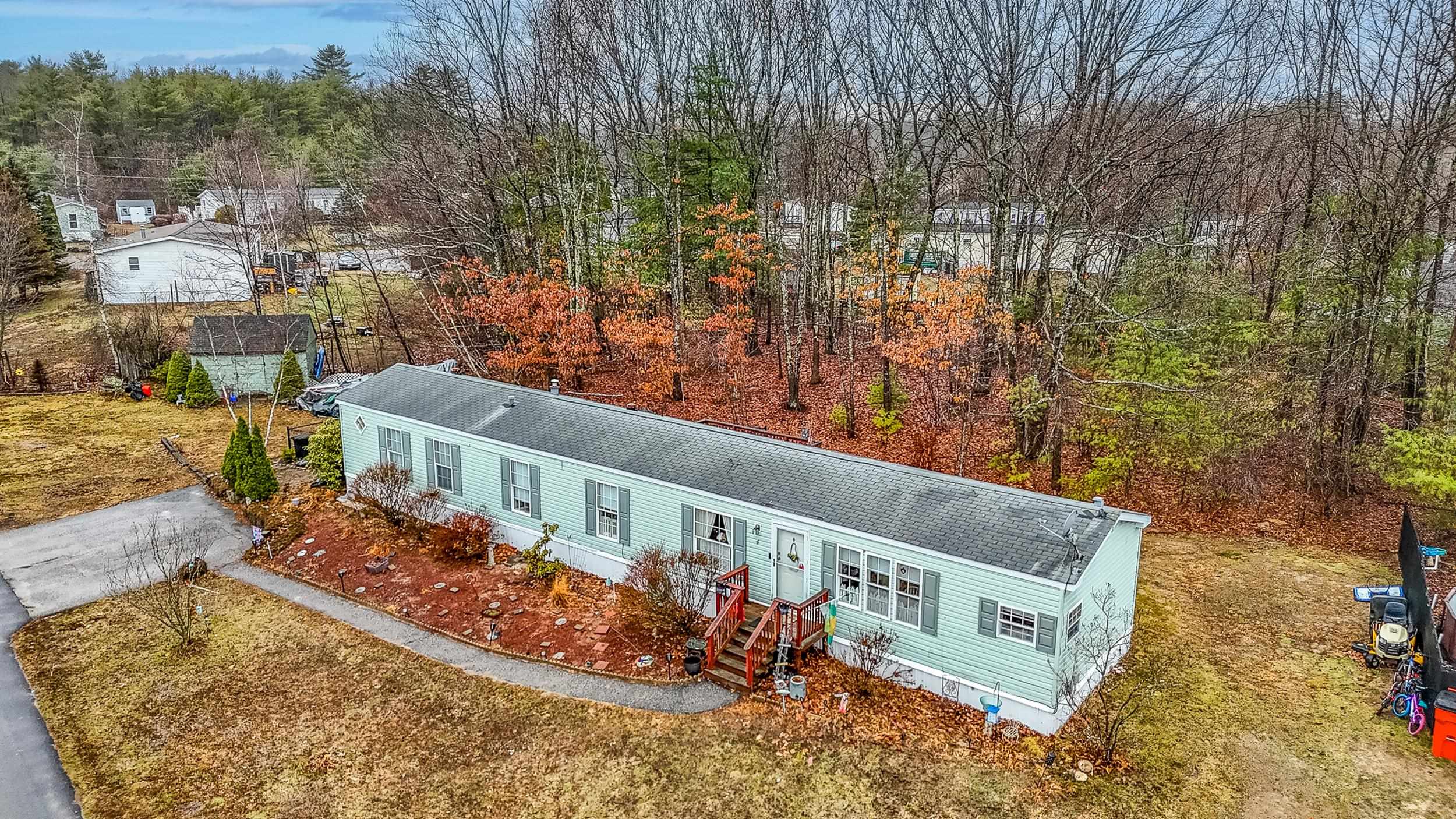 4 Cammett Dr, Raymond, NH 03077
