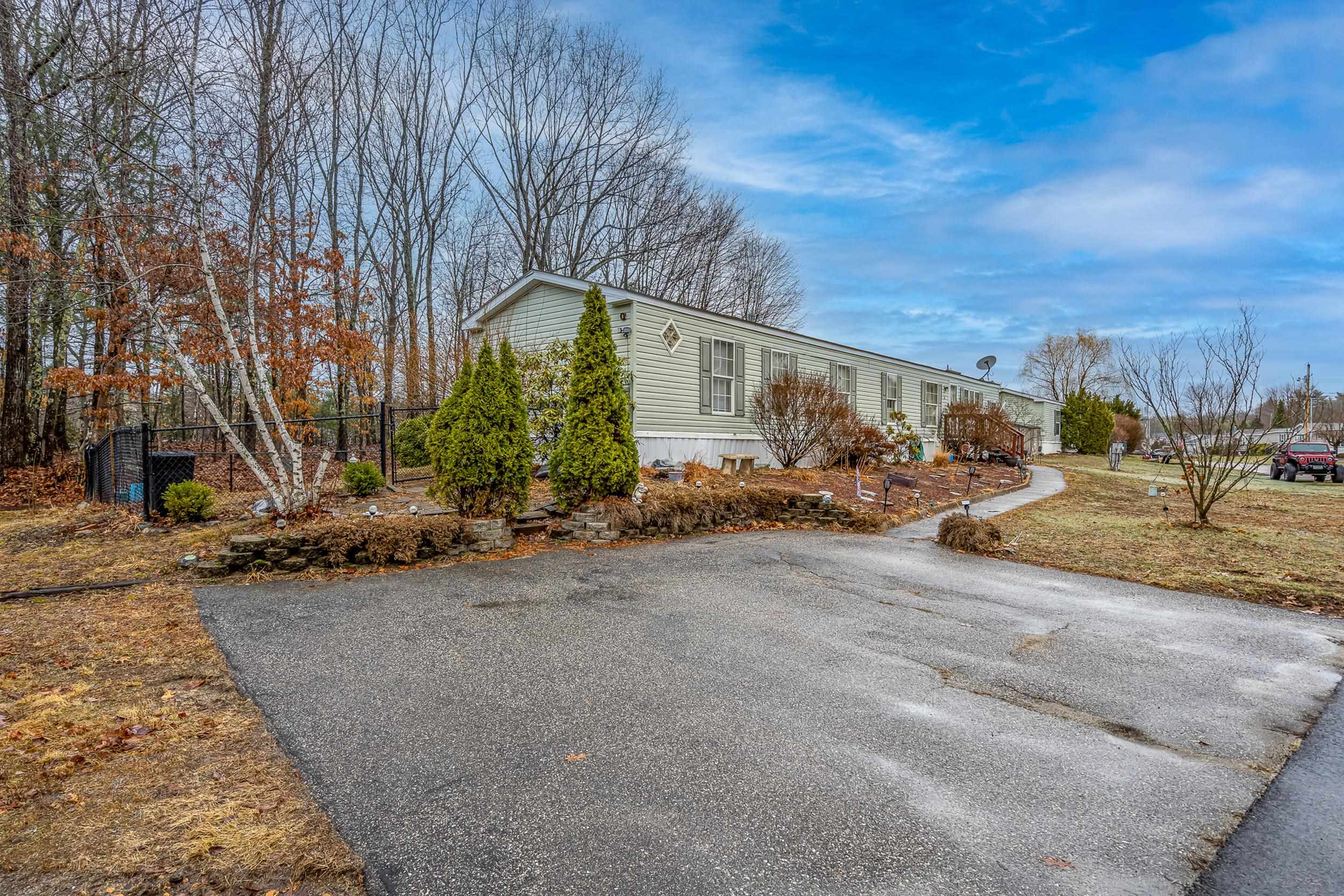 4 Cammett Dr, Raymond, NH 03077