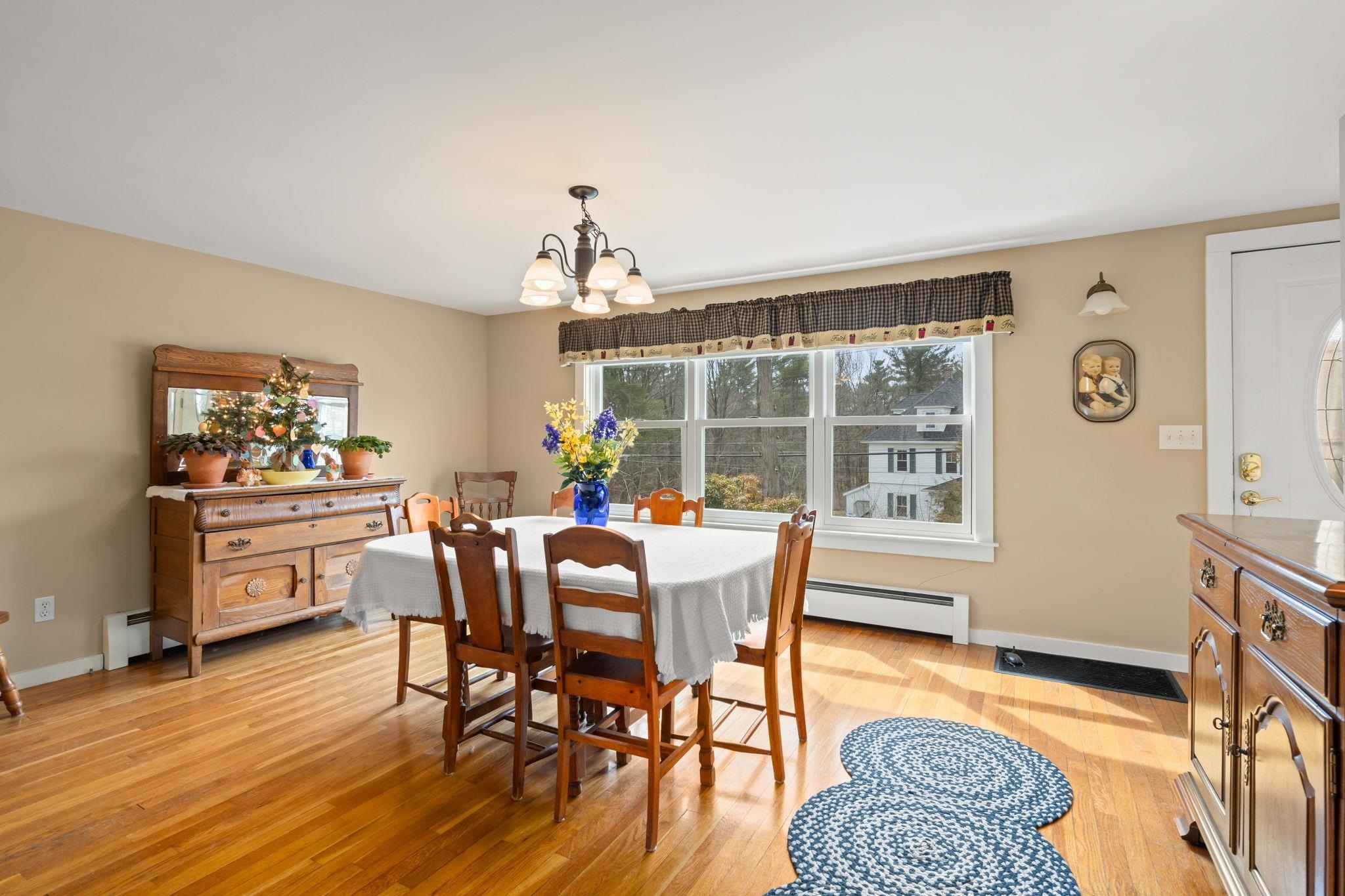 48 Main St, Atkinson, NH 03811-2519