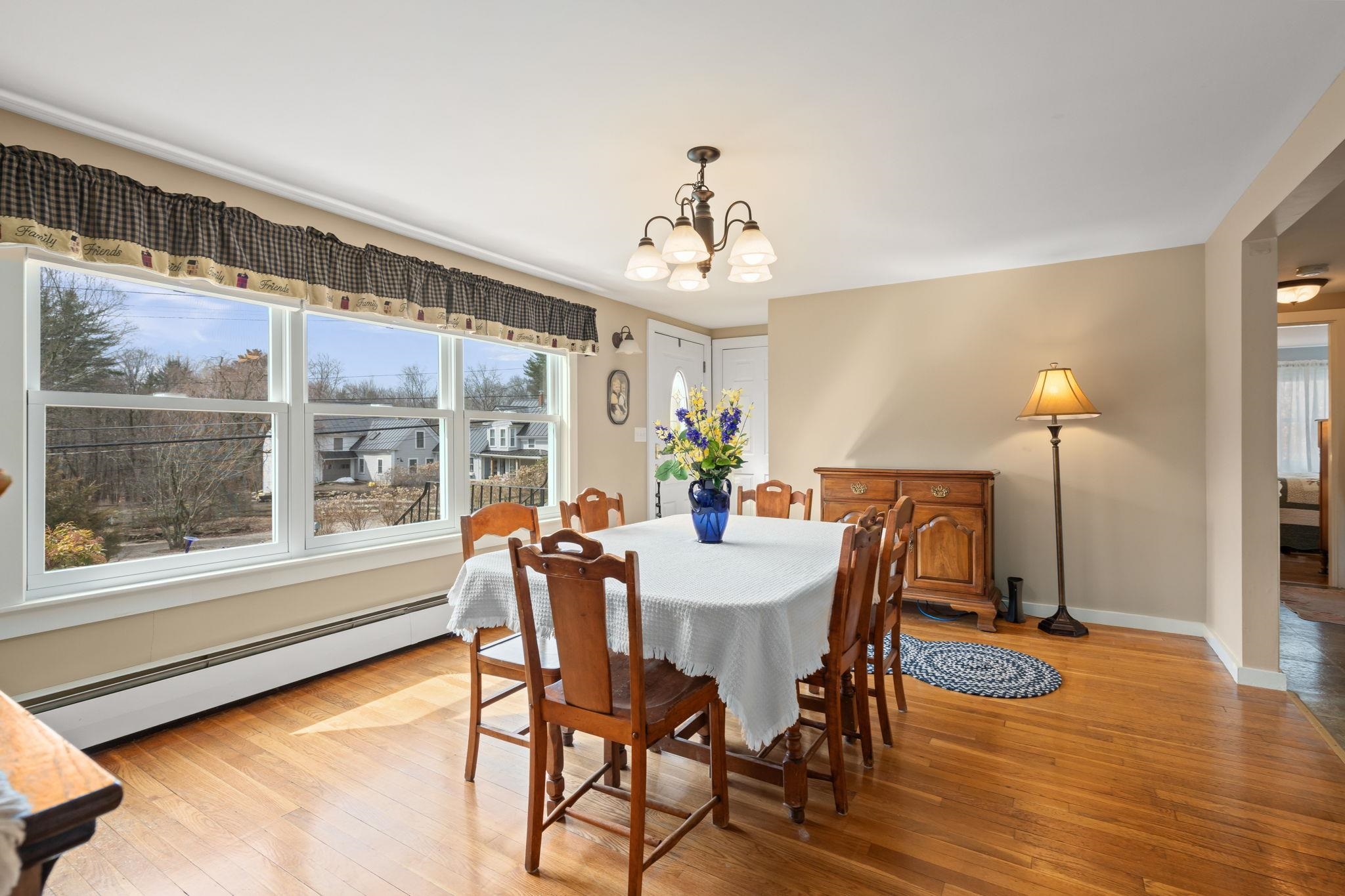 48 Main St, Atkinson, NH 03811-2519