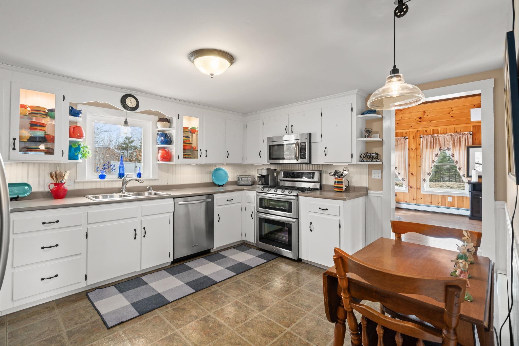 48 Main St, Atkinson, NH 03811-2519