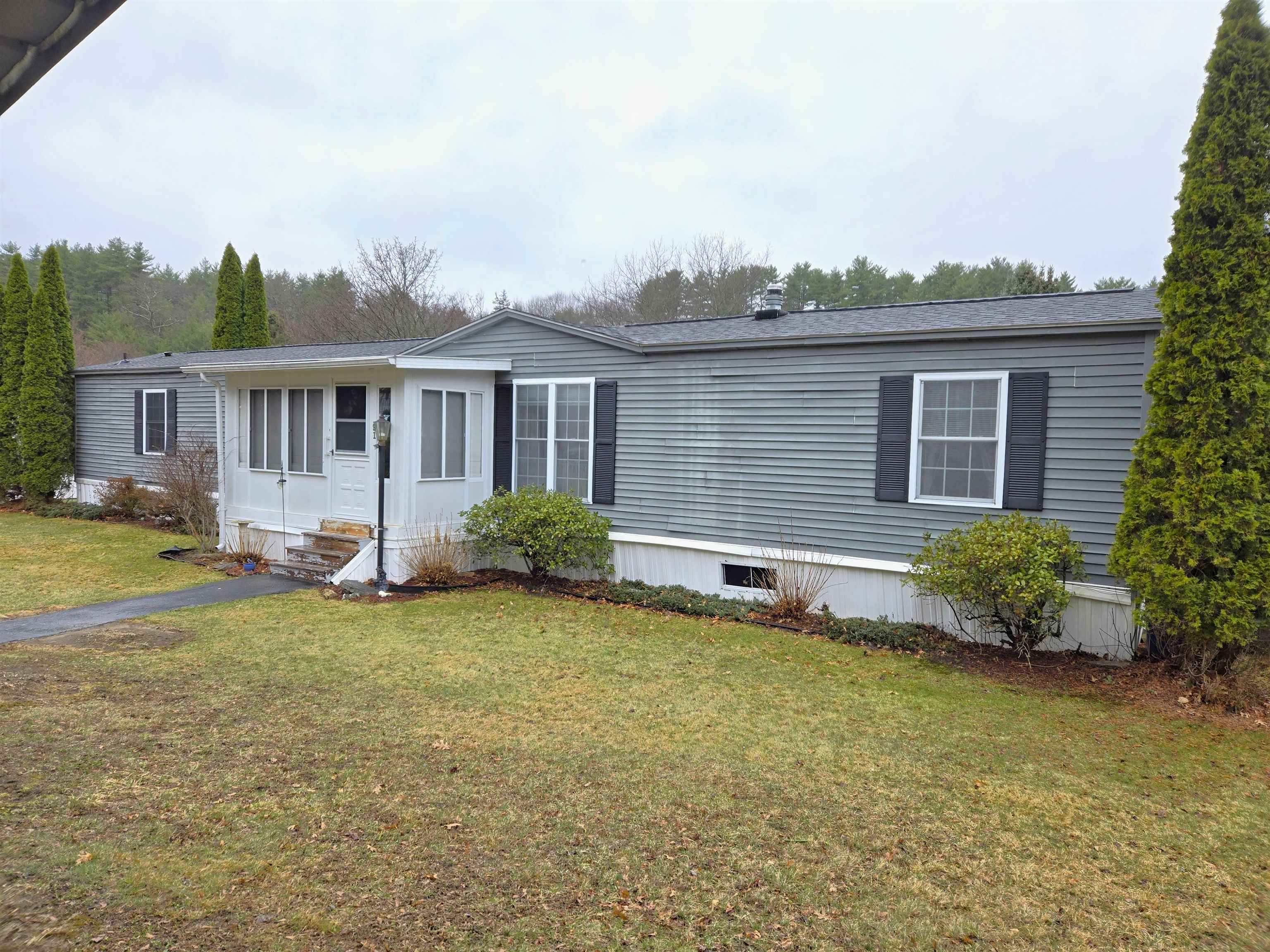 91 Zachary Dr, Hooksett, NH 03106