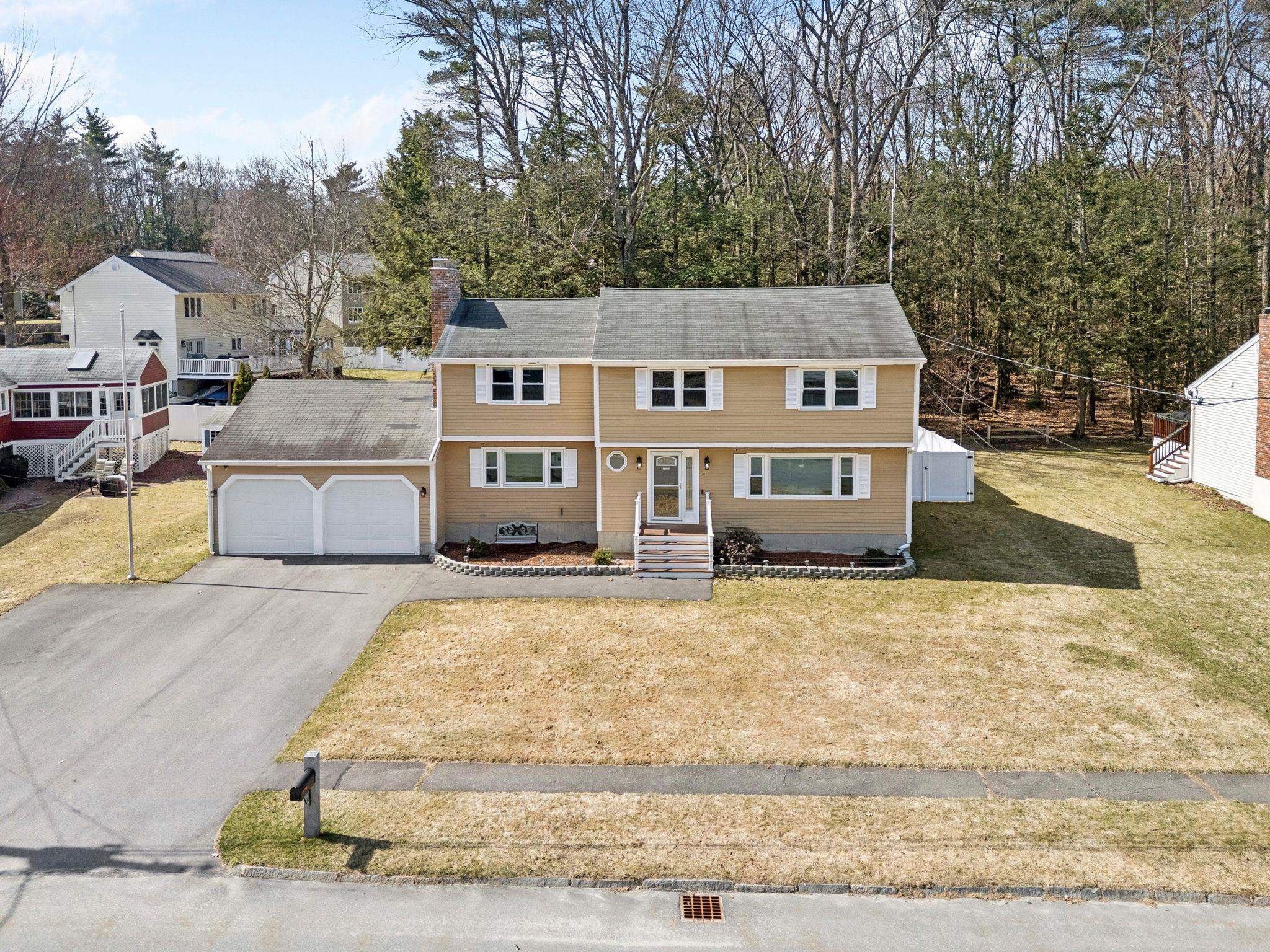 10 Hampton Dr, Nashua, NH 03063