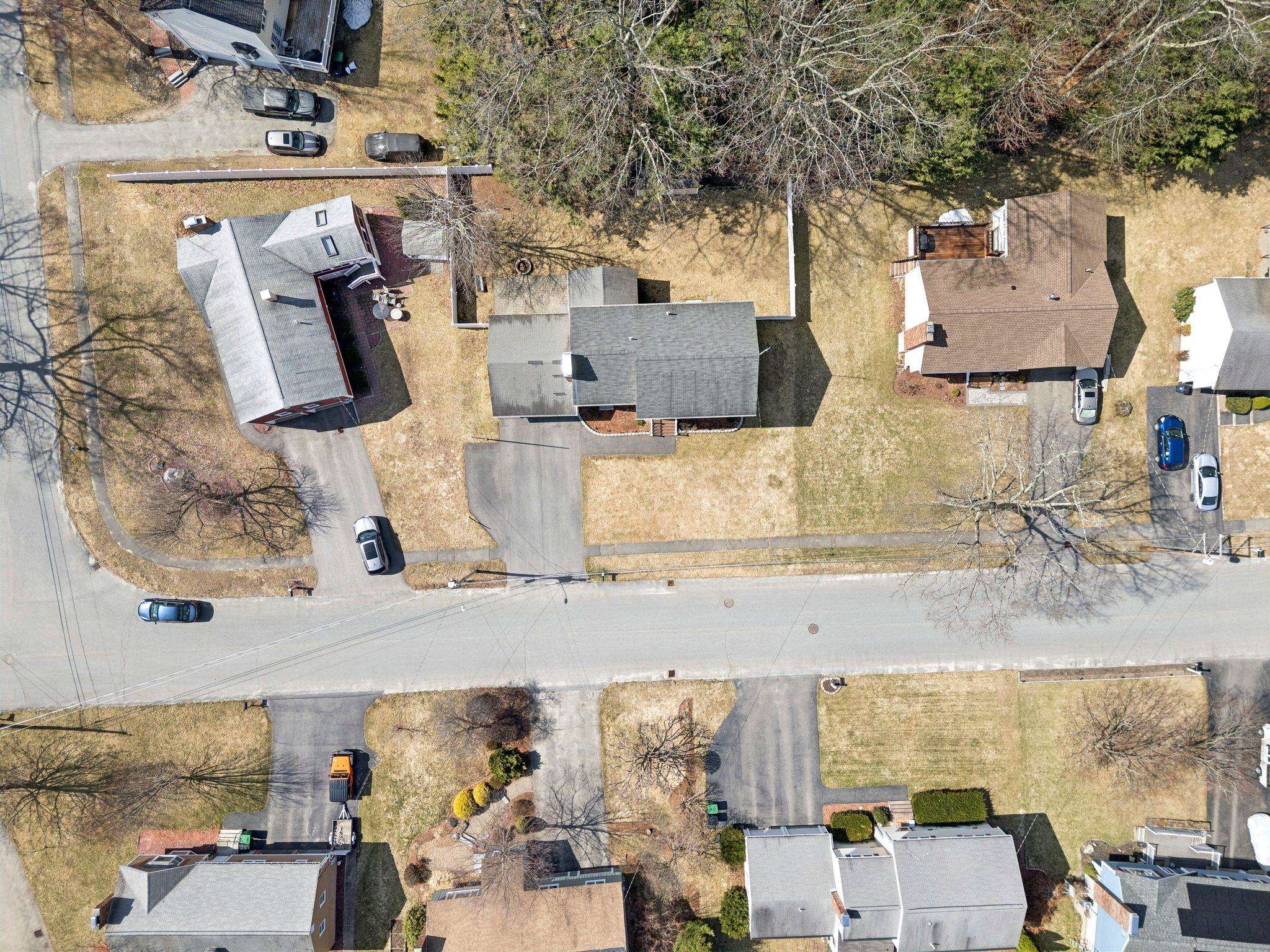 10 Hampton Dr, Nashua, NH 03063