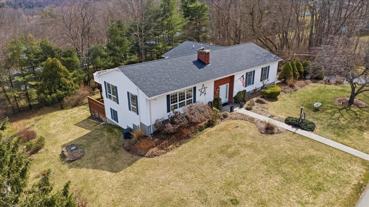4 Stonehedge Dr, Bennington, VT 05201