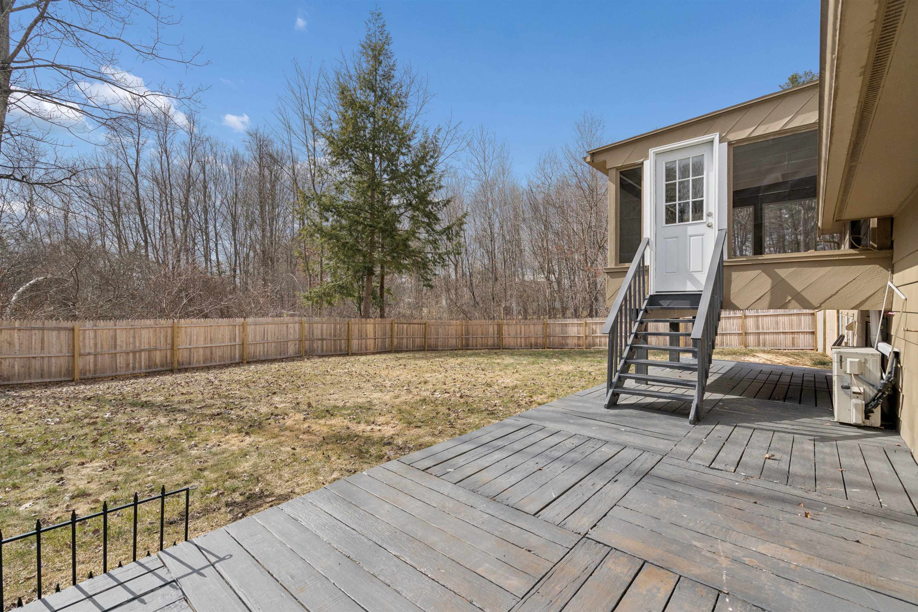 20 Tenley Dr, Lebanon, NH 03784