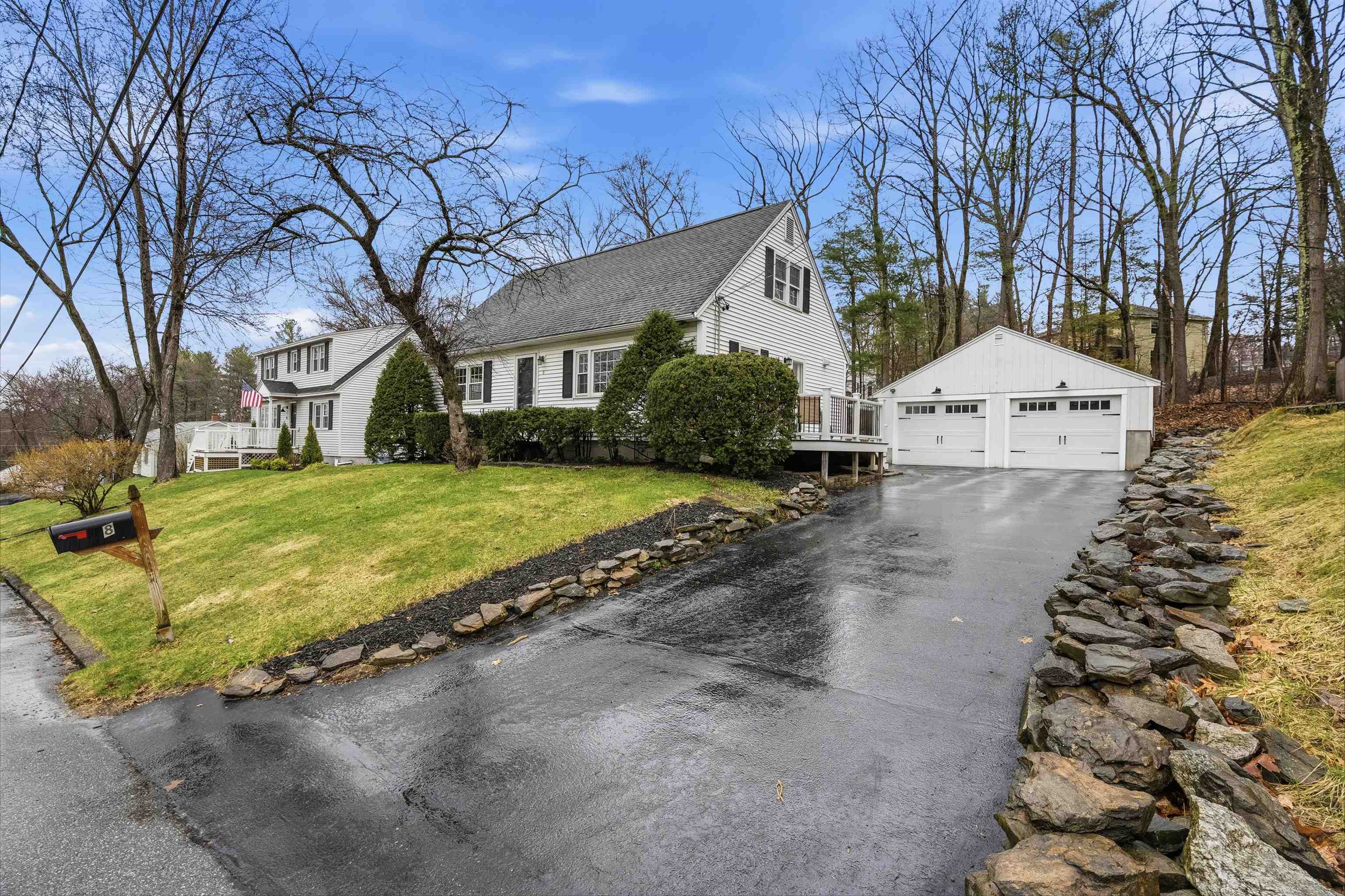 8 Oakdale Ave, Nashua, NH 03062