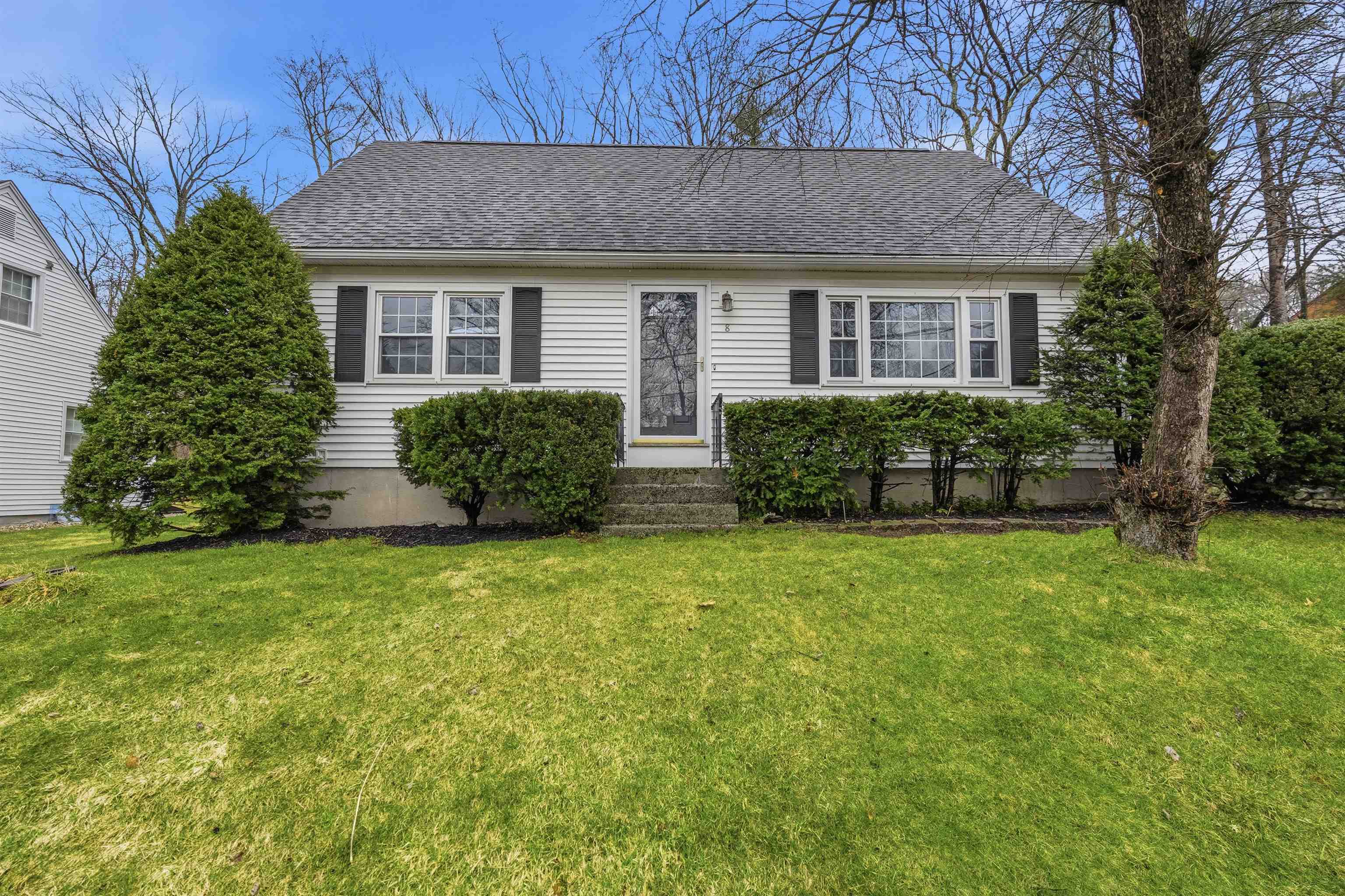 8 Oakdale Ave, Nashua, NH 03062