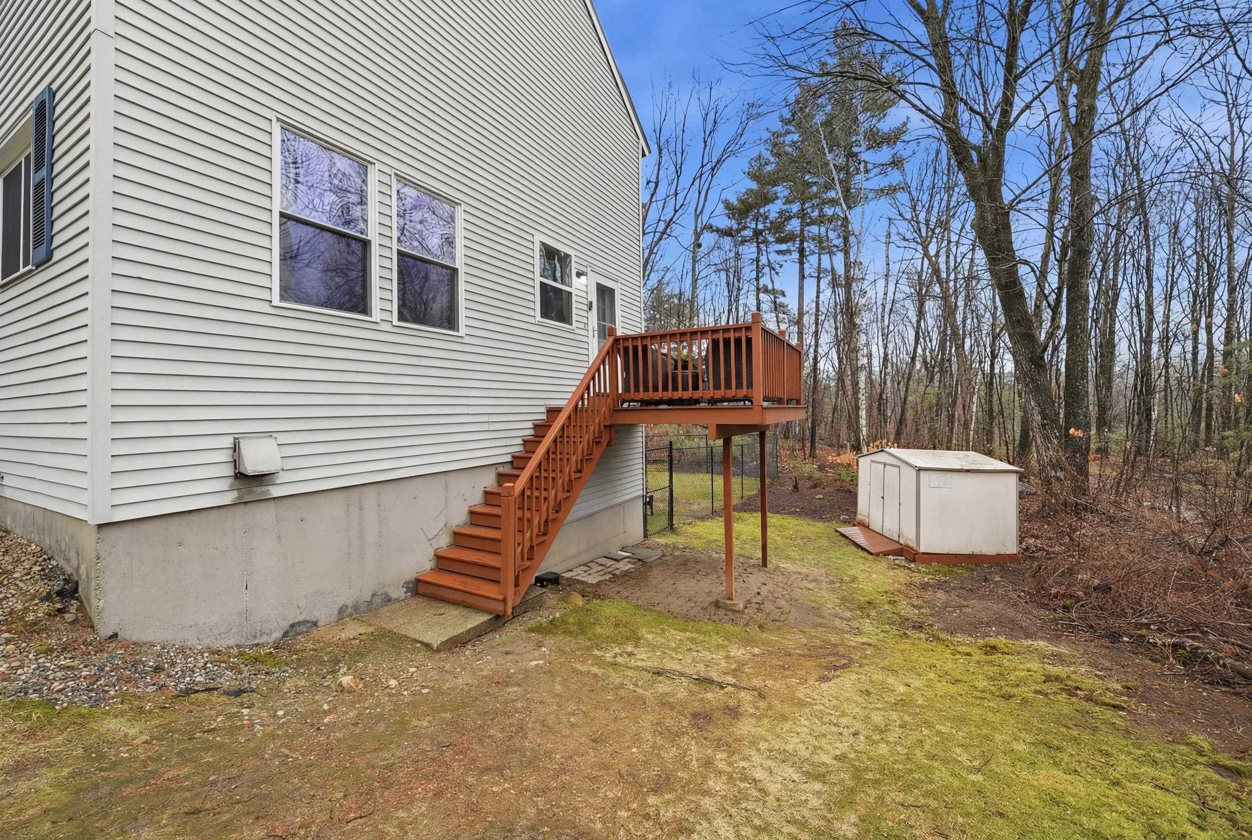 8 Lincoln Dr #B, Hooksett, NH 03106