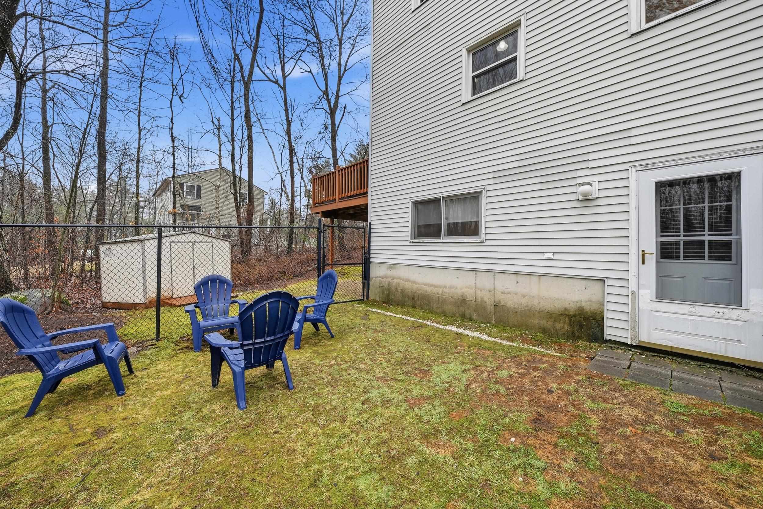 8 Lincoln Dr, Hooksett, NH 03106