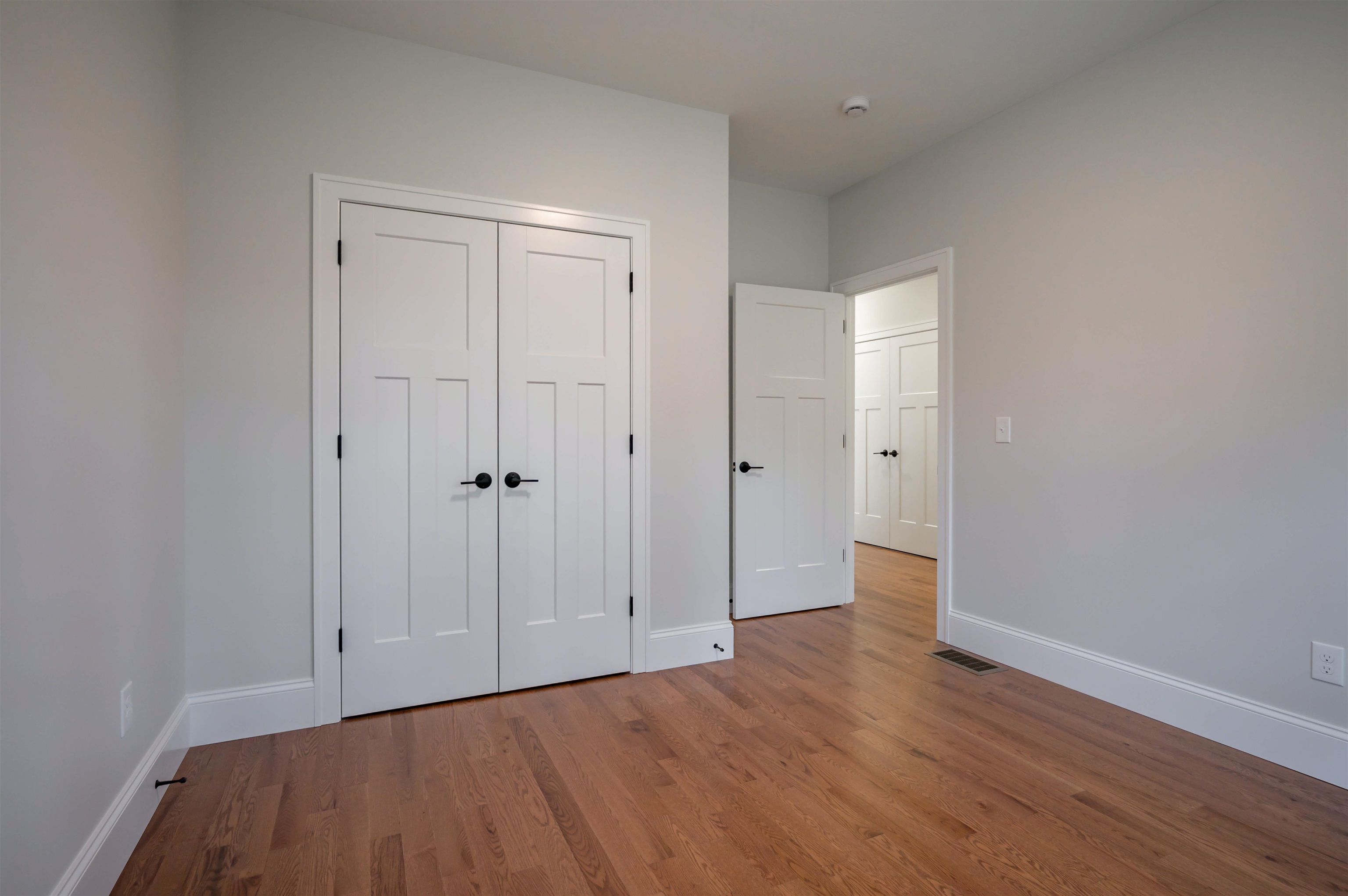 1 Hikers Ln, Nashua, NH 03062