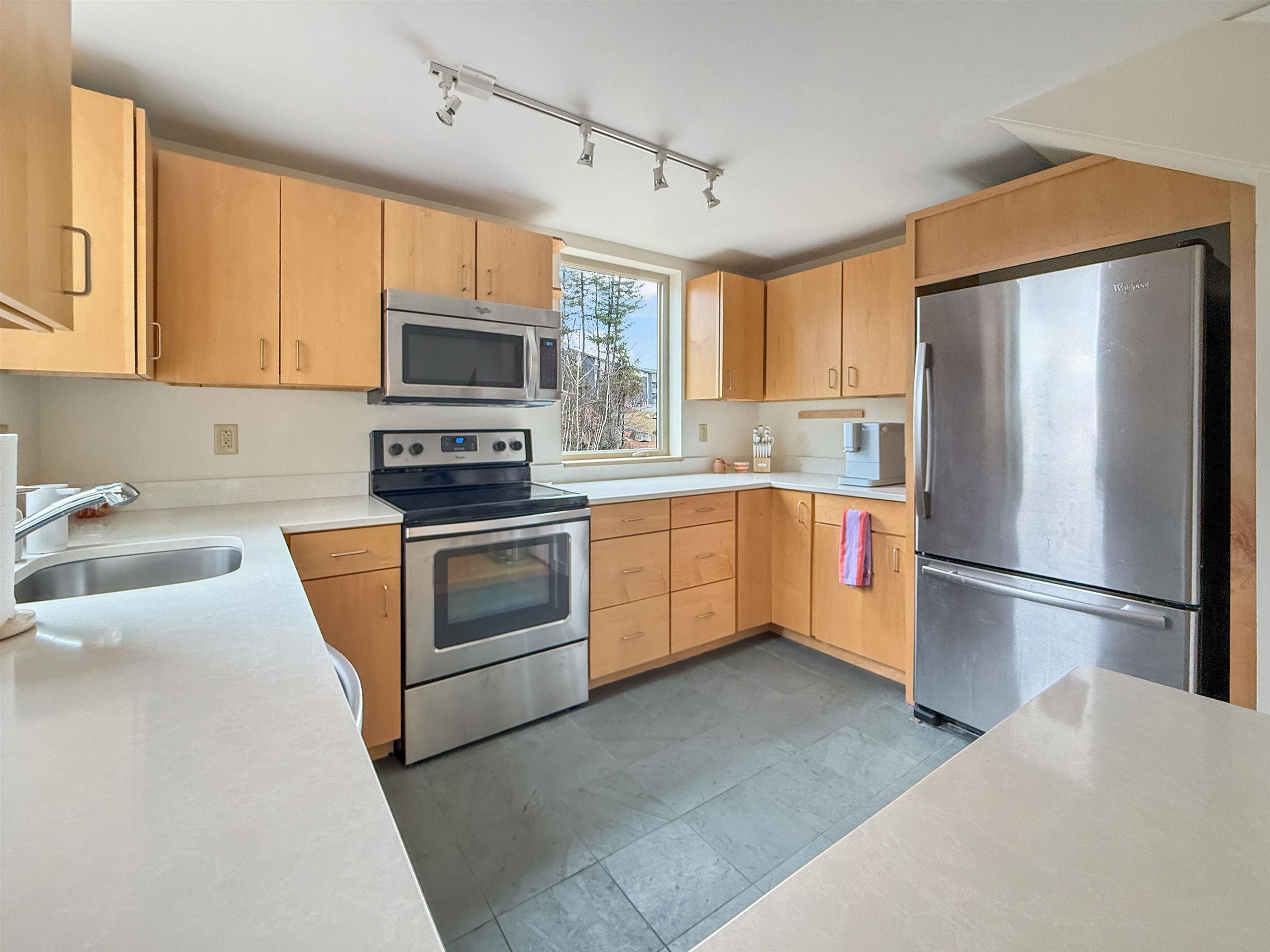 15 Gile Dr, Hanover, NH 03755