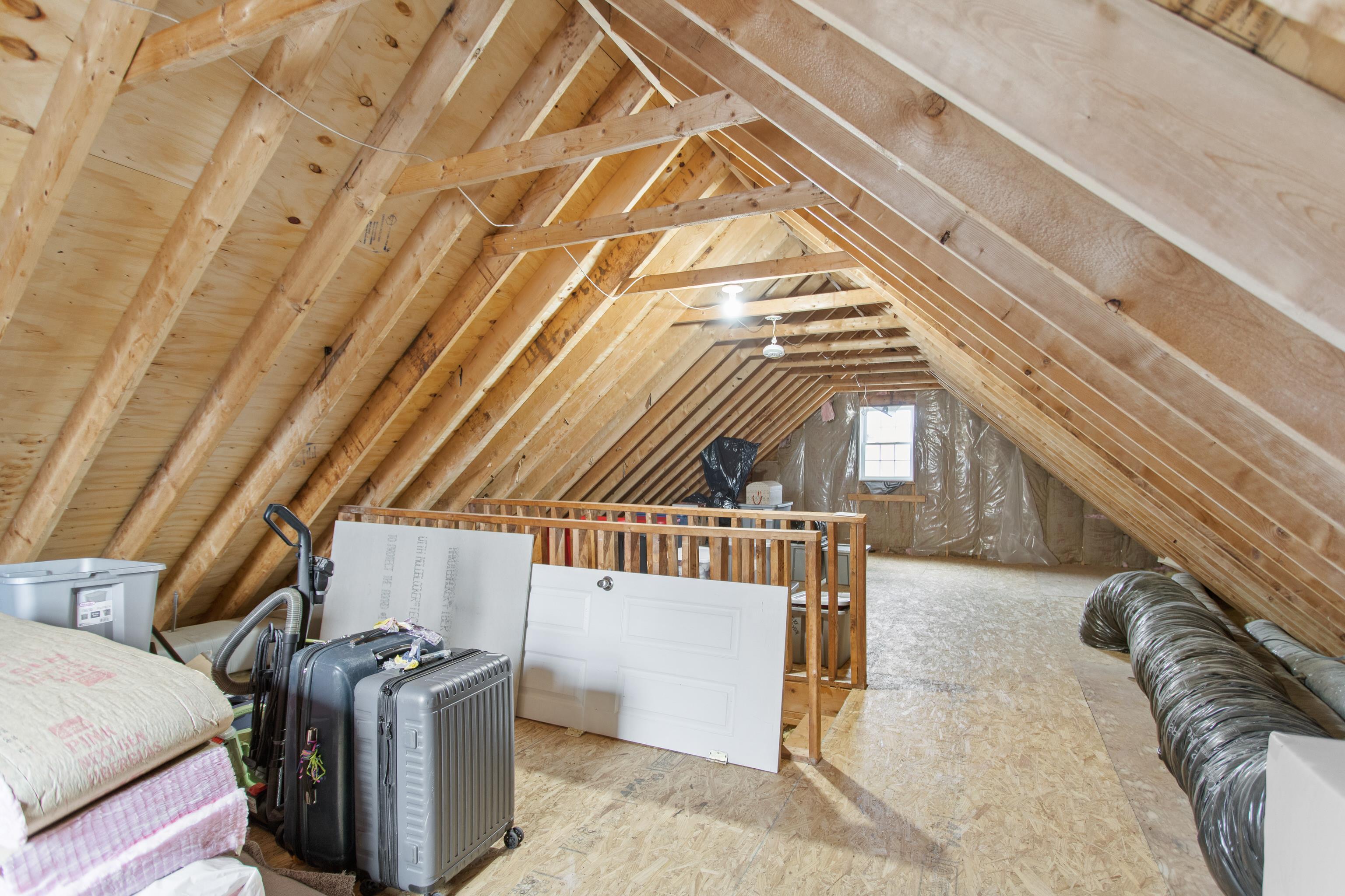 3 Kendall Pond Rd, Derry, NH 03038