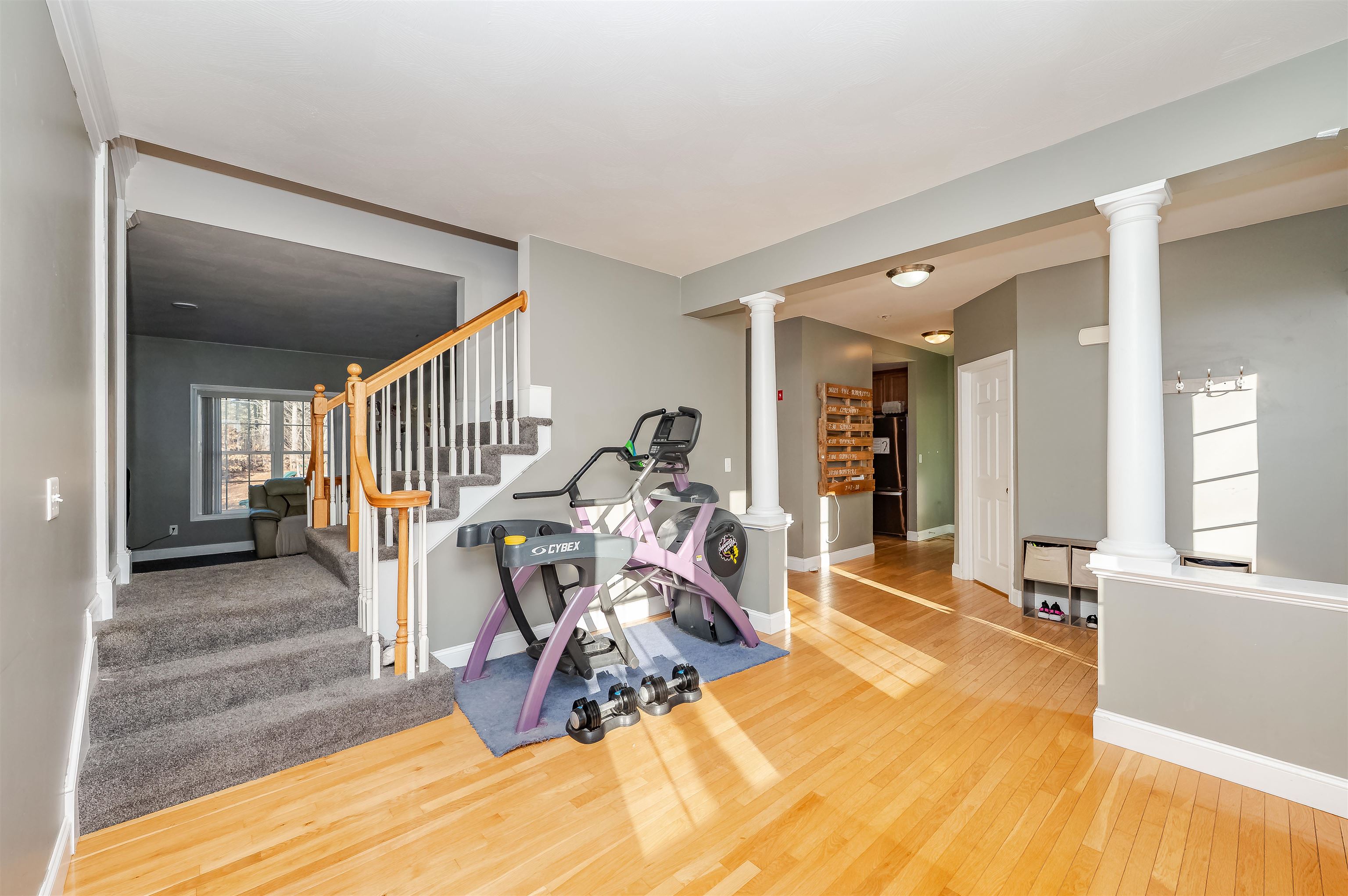 16 Pond Rd, Raymond, NH 03077