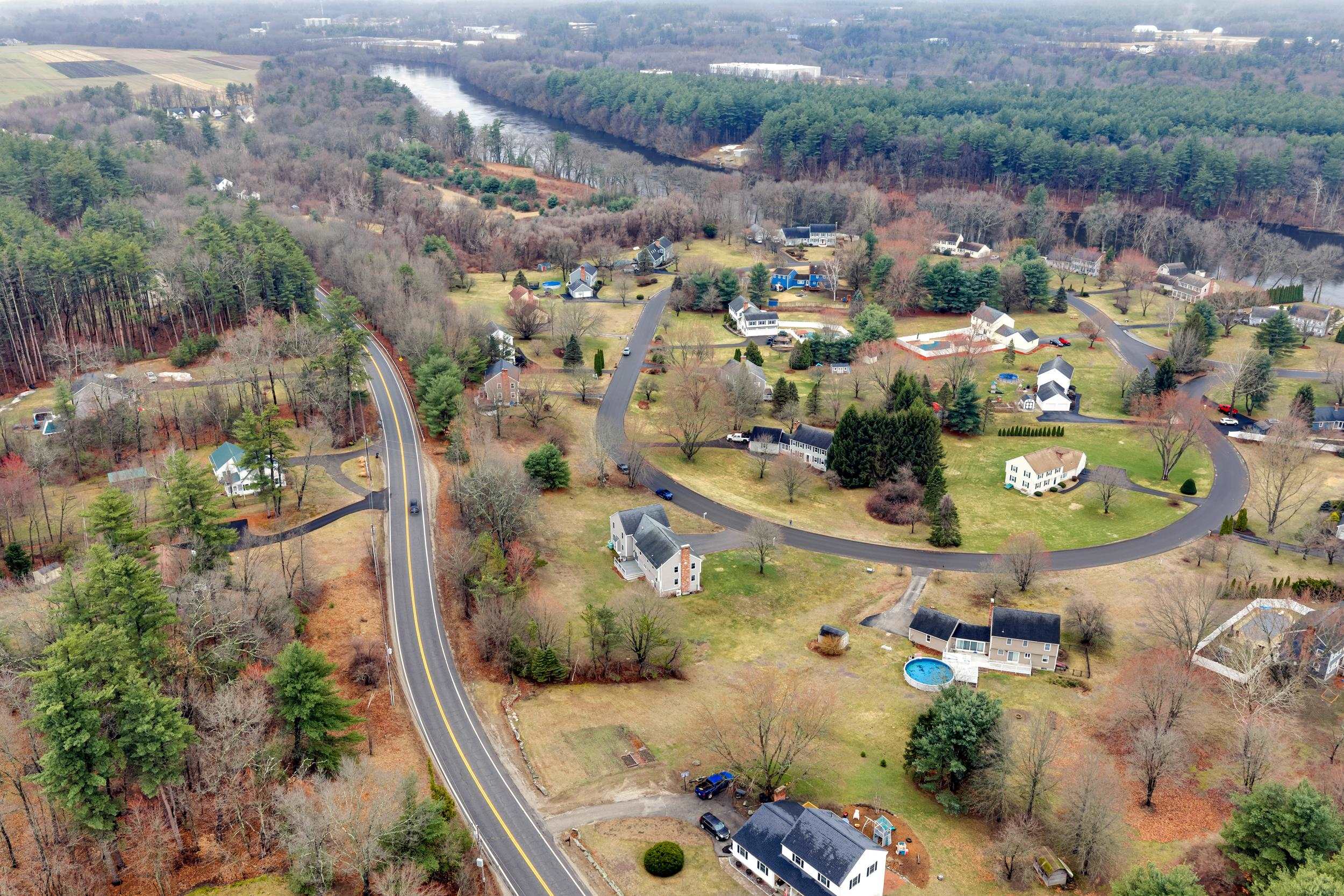 25 Riverview Cir, Litchfield, NH 03052