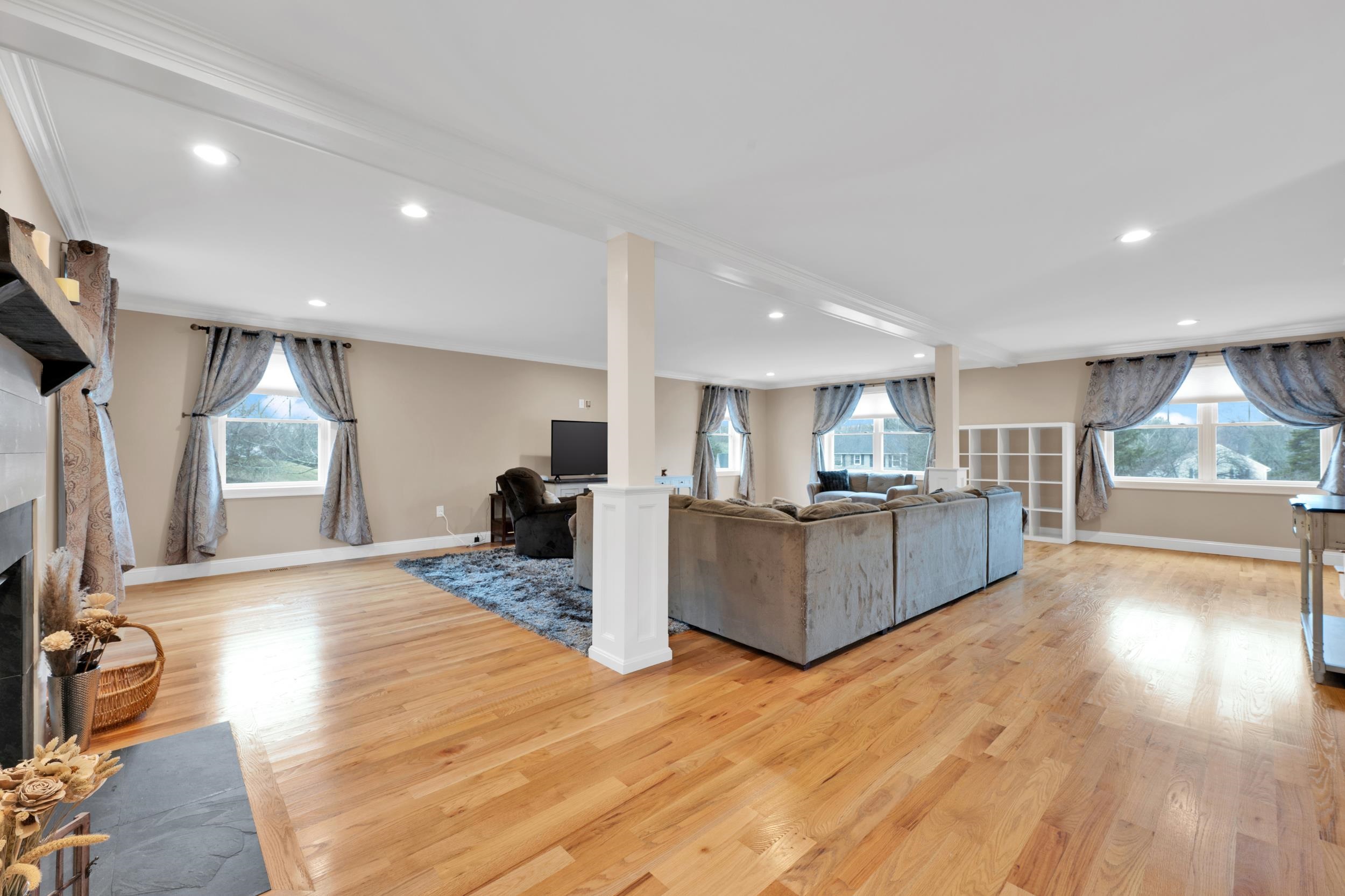 25 Riverview Cir, Litchfield, NH 03052