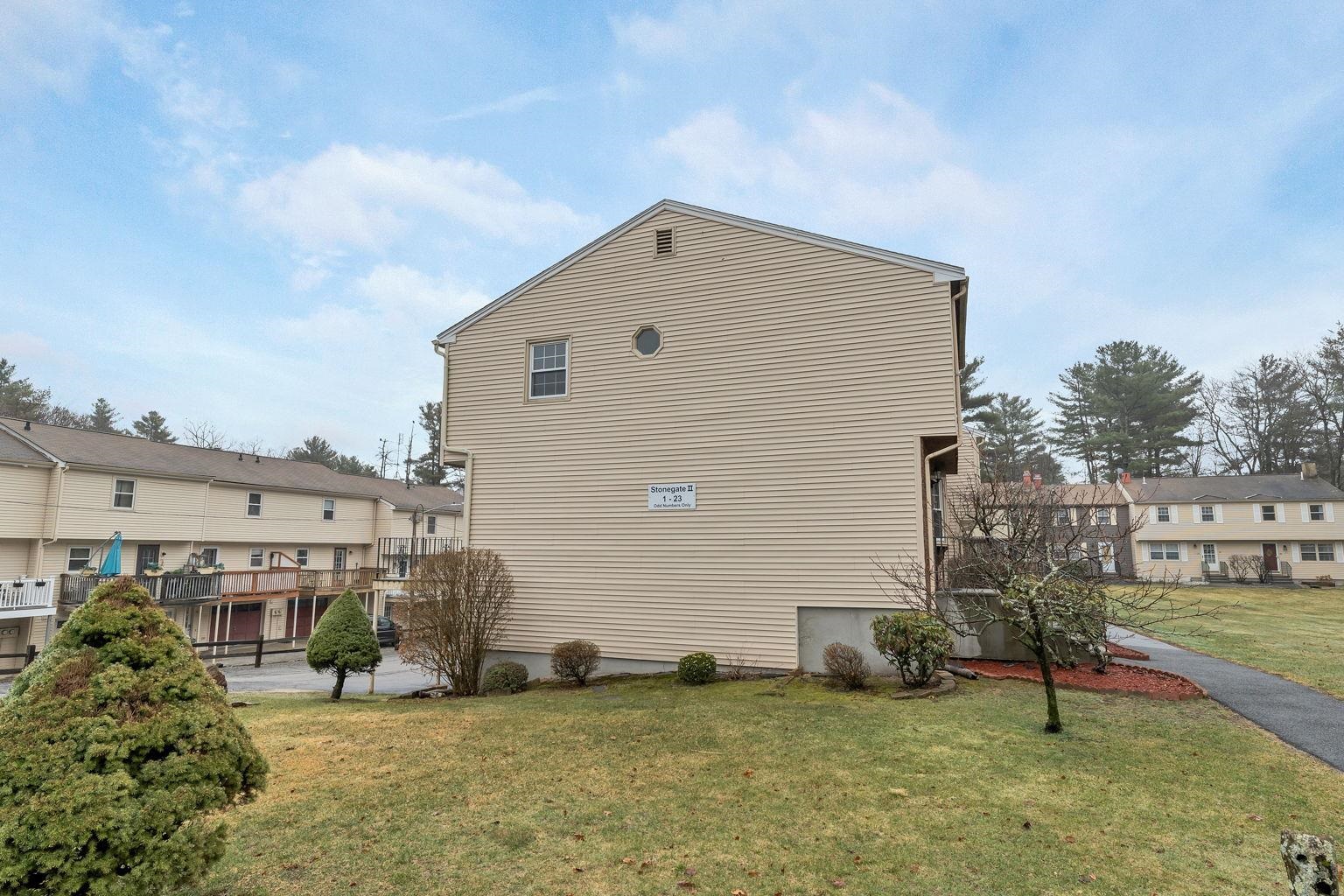 1 Stonegate Ln, Derry, NH 03038