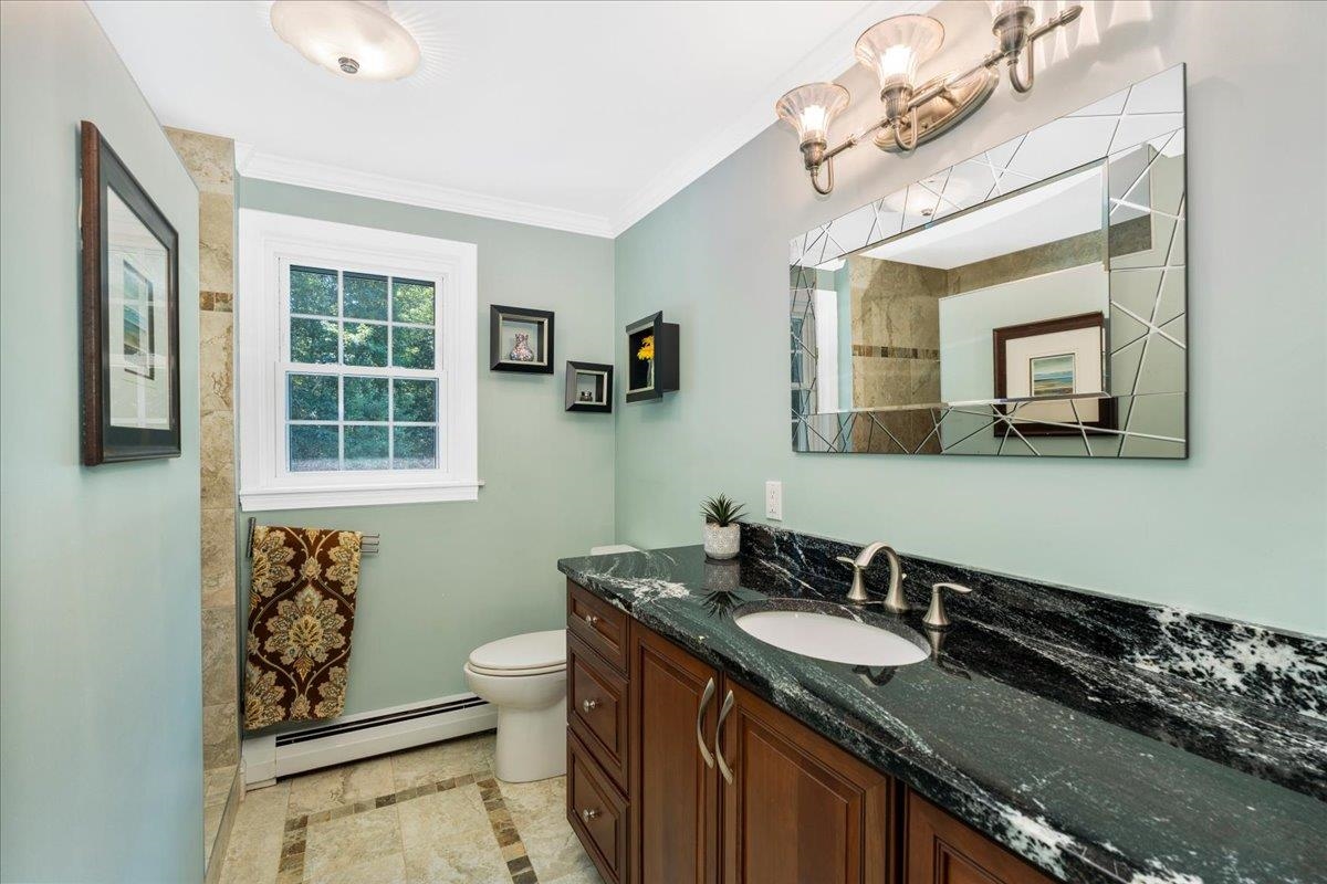 29 Rolling Ridge Rd, Londonderry, NH 03053