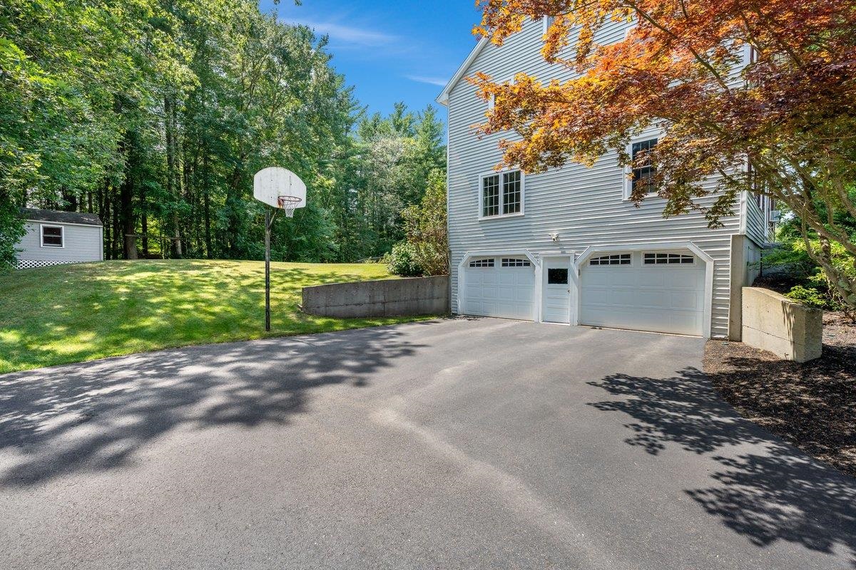 29 Rolling Ridge Rd, Londonderry, NH 03053