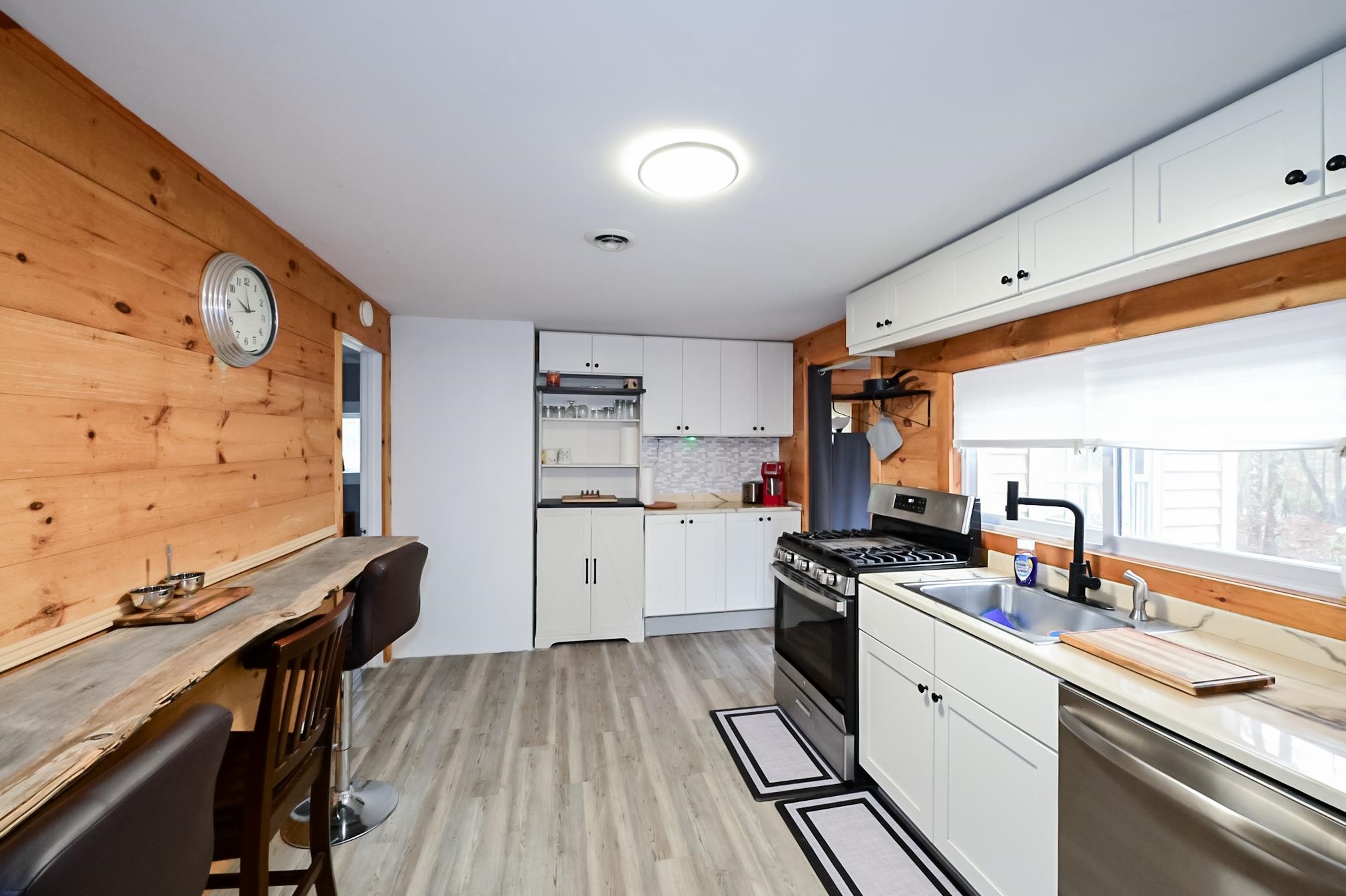 3 Hollywood Ave, Raymond, NH 03077