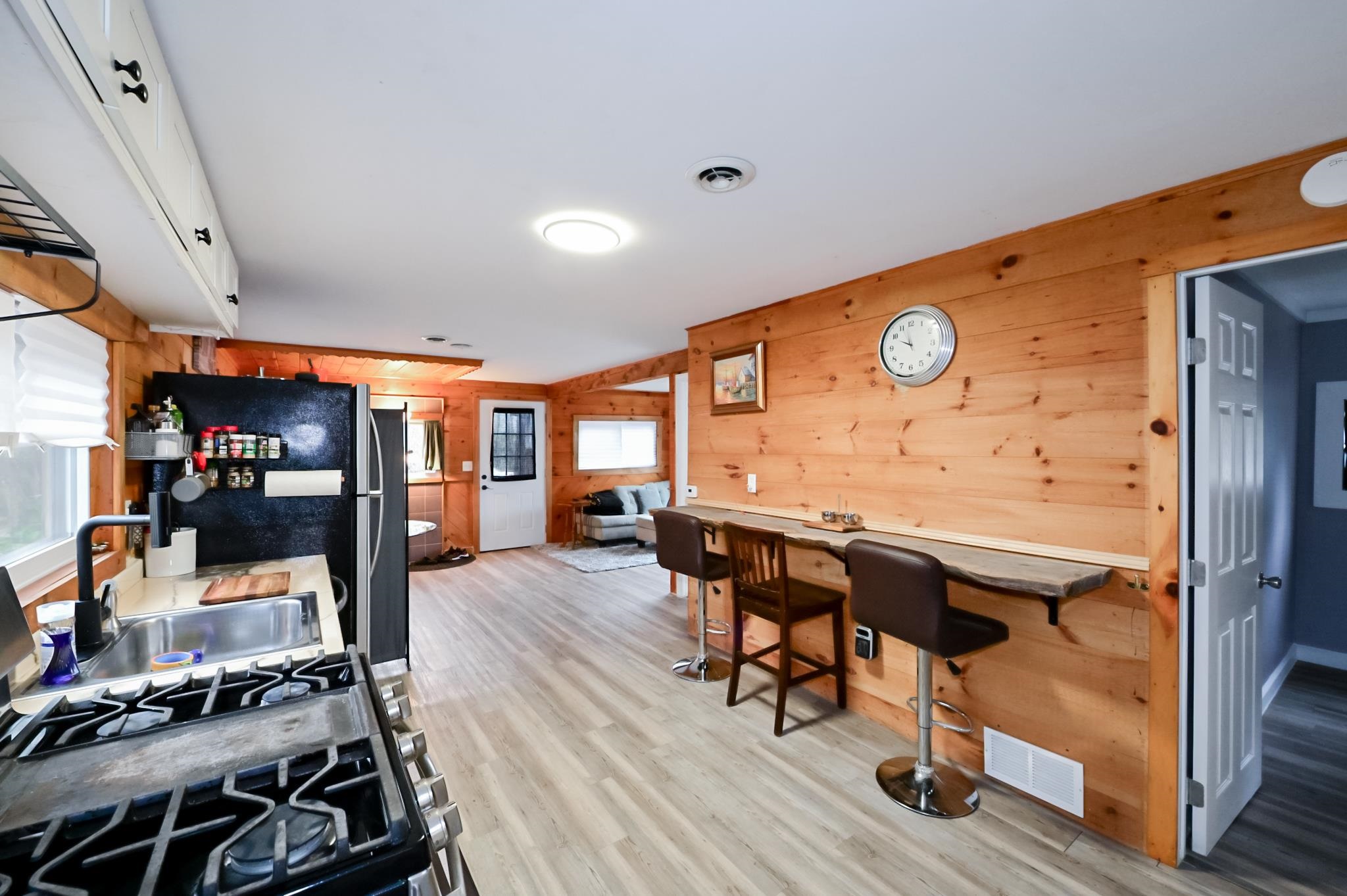 3 Hollywood Ave, Raymond, NH 03077