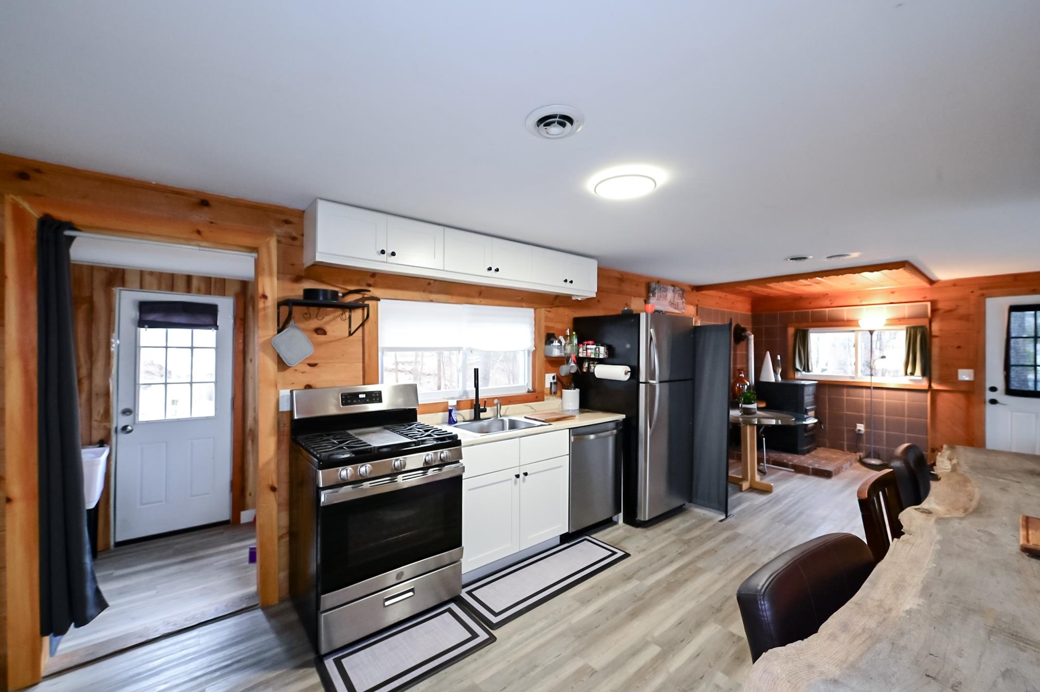 3 Hollywood Ave, Raymond, NH 03077